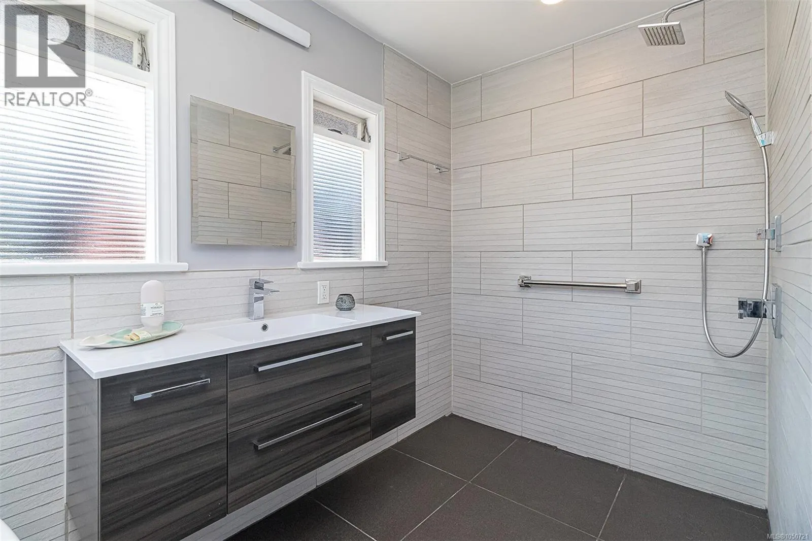 1 Briar Pl