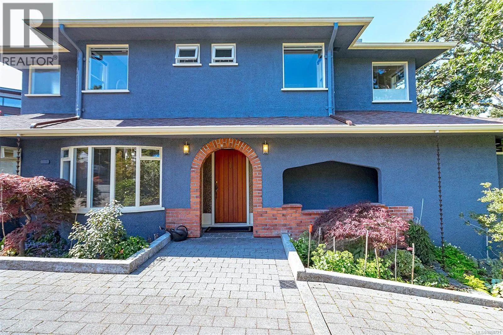 1 Briar Pl