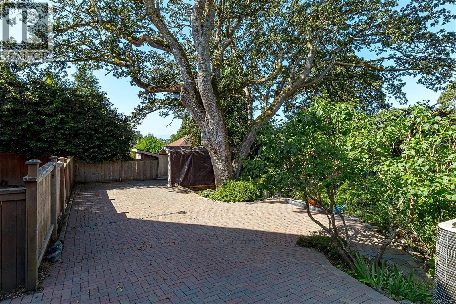 1 Briar Pl