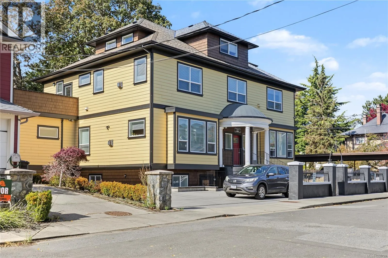 1064 Beverley Pl