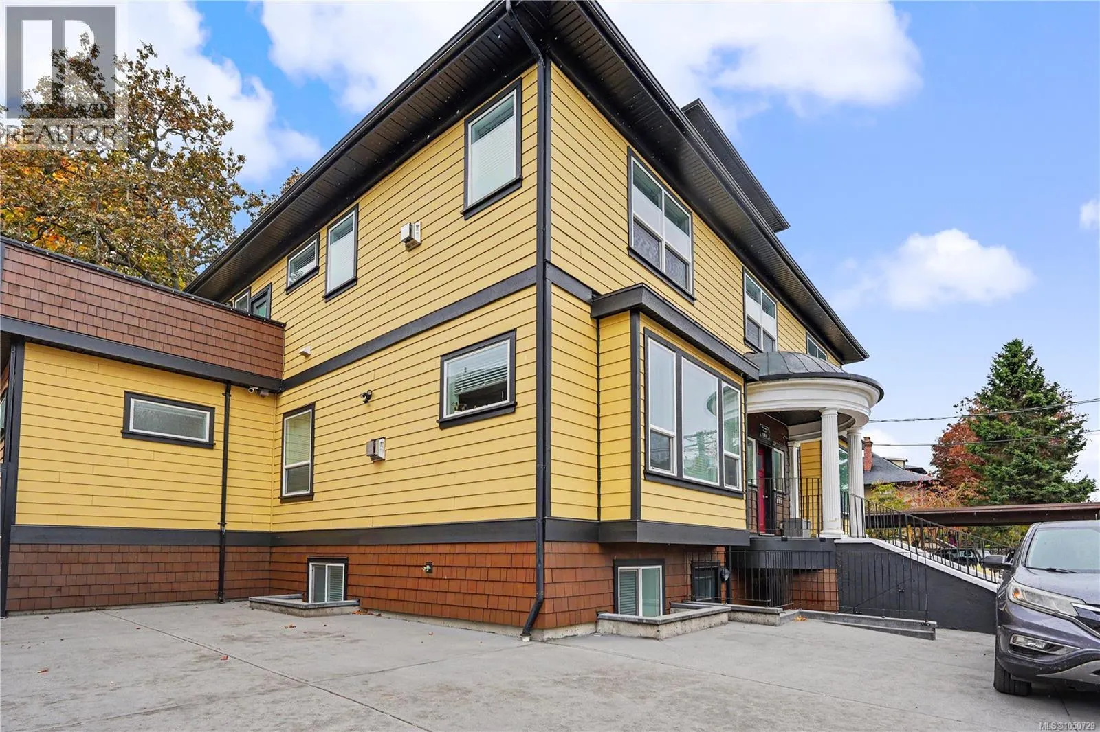 1064 Beverley Pl