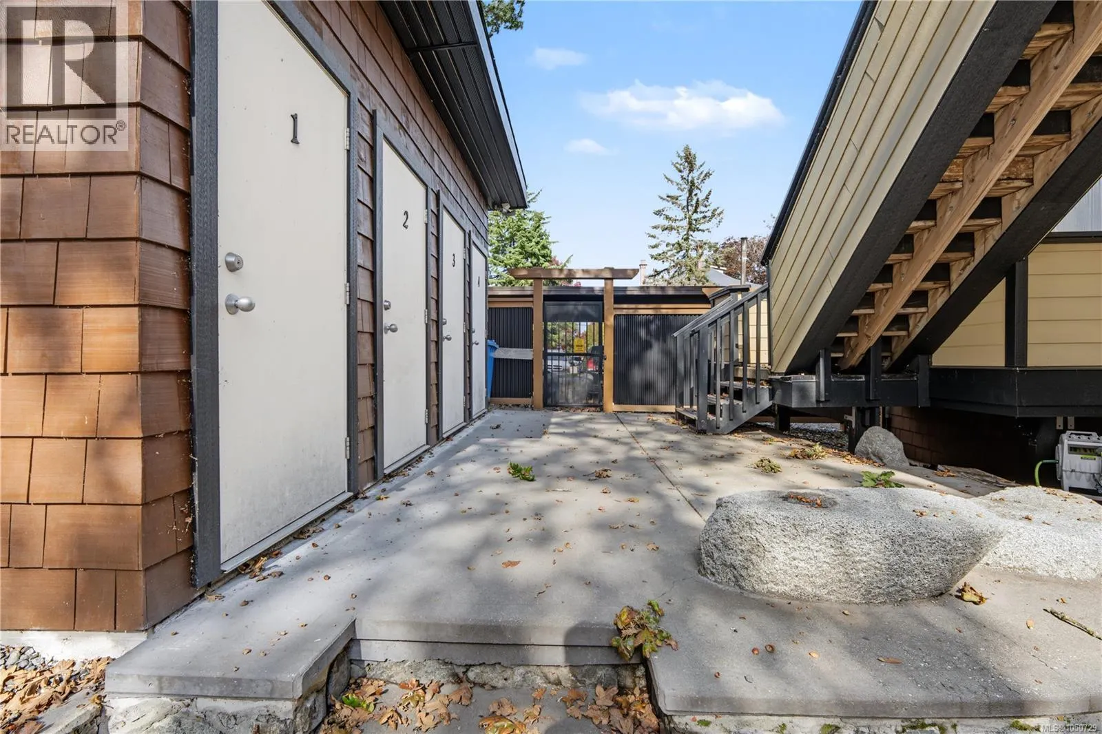 1064 Beverley Pl