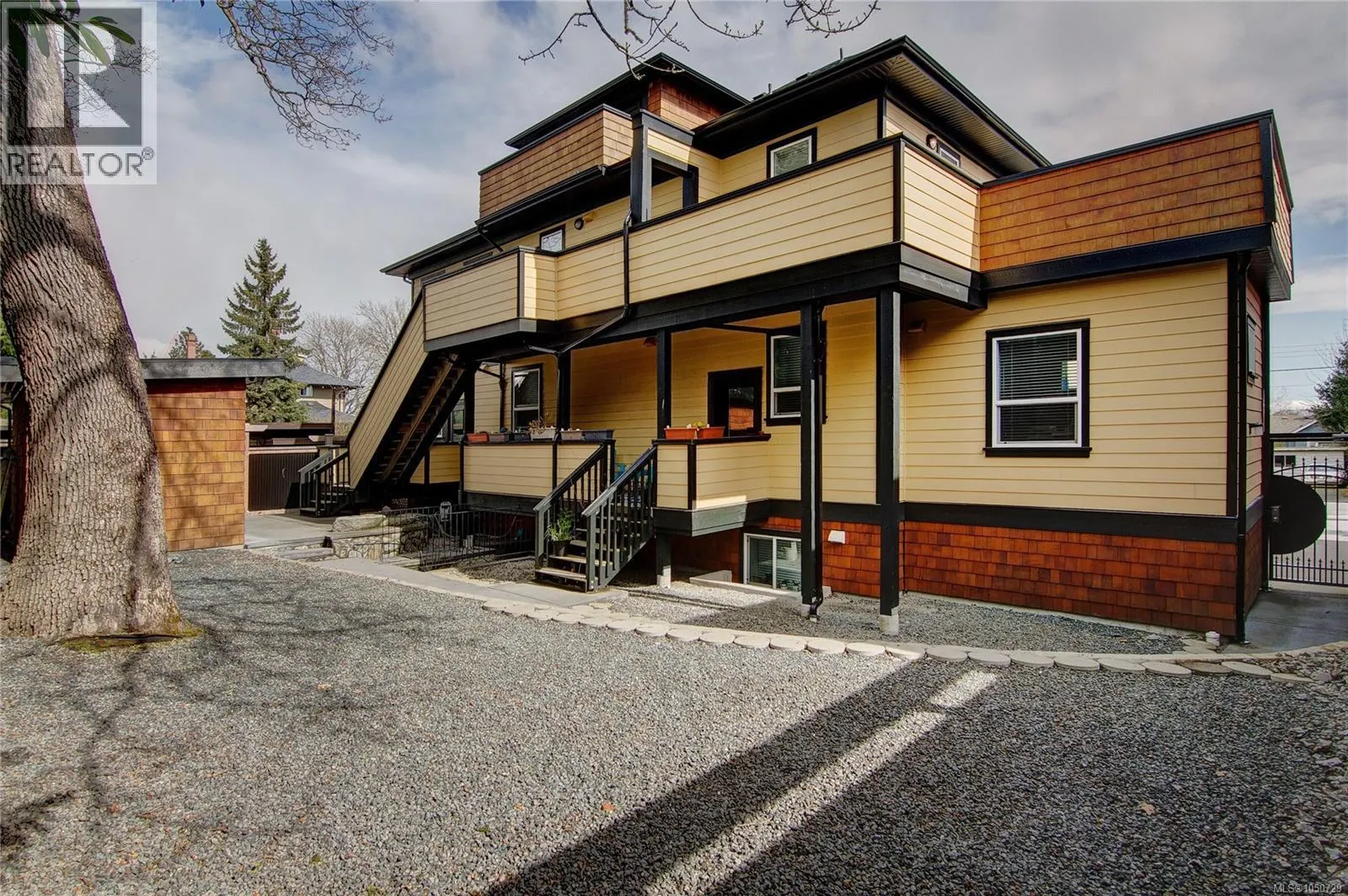 1064 Beverley Pl