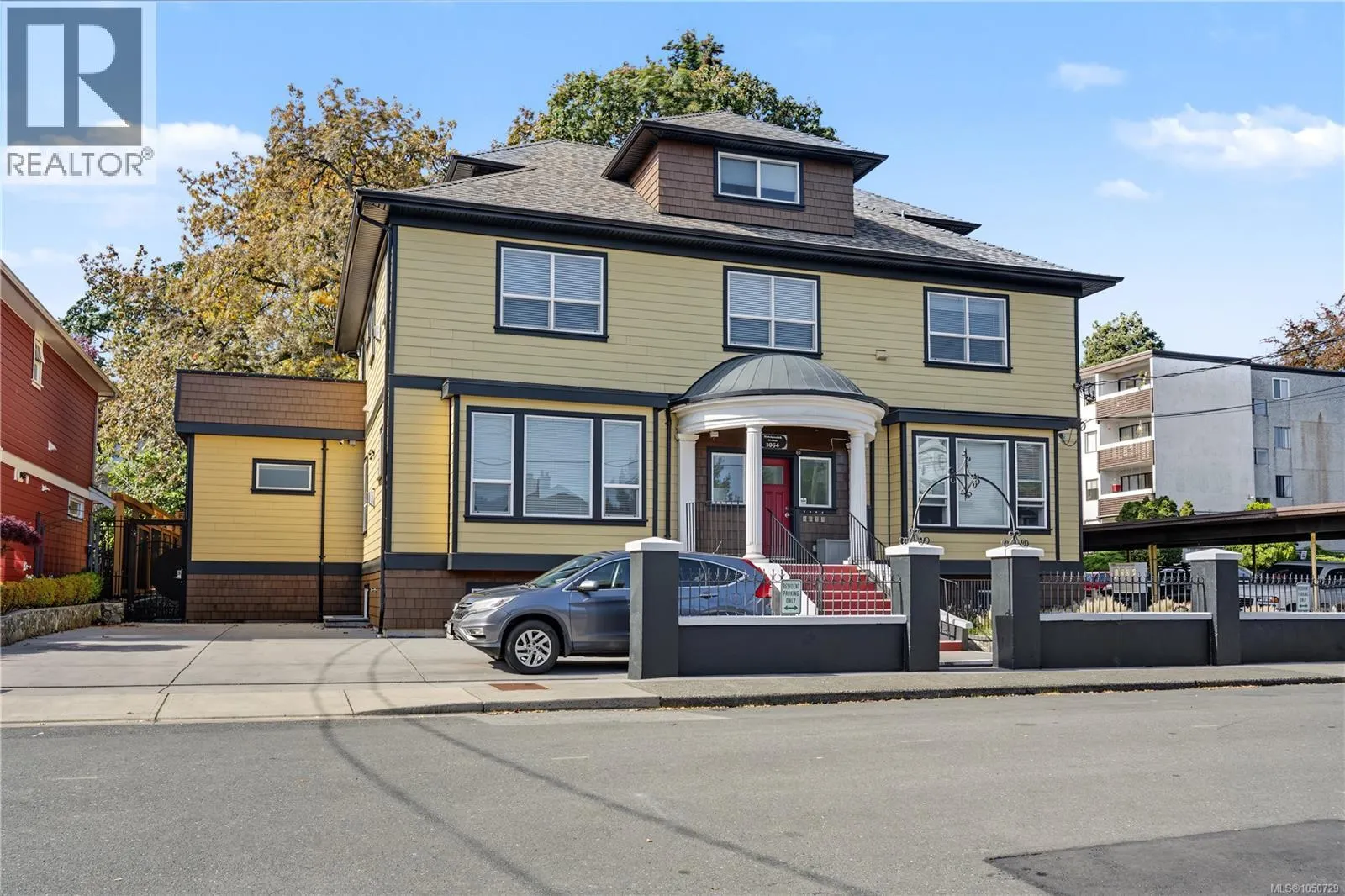 1064 Beverley Pl