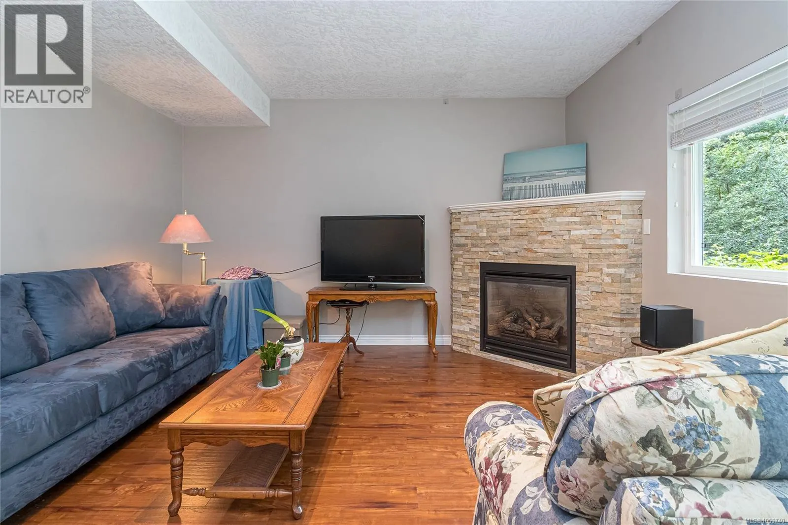 1927 Riverside Dr