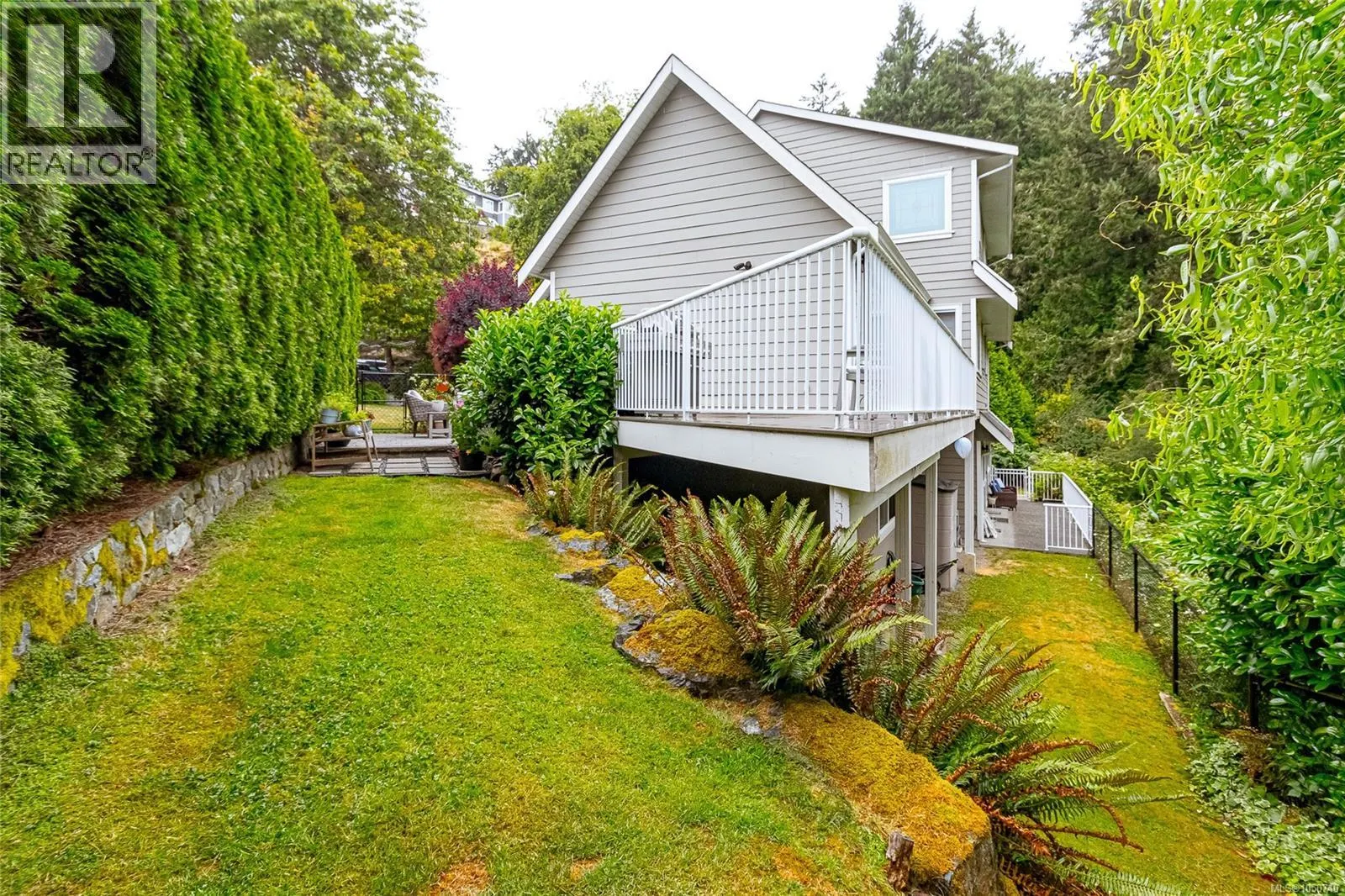 1927 Riverside Dr