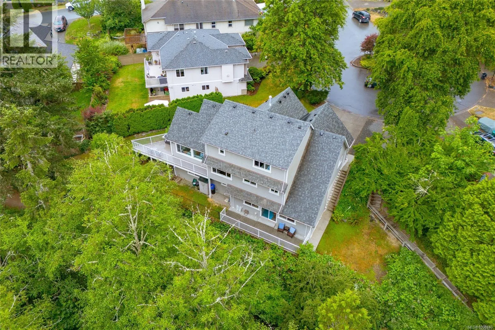 1927 Riverside Dr