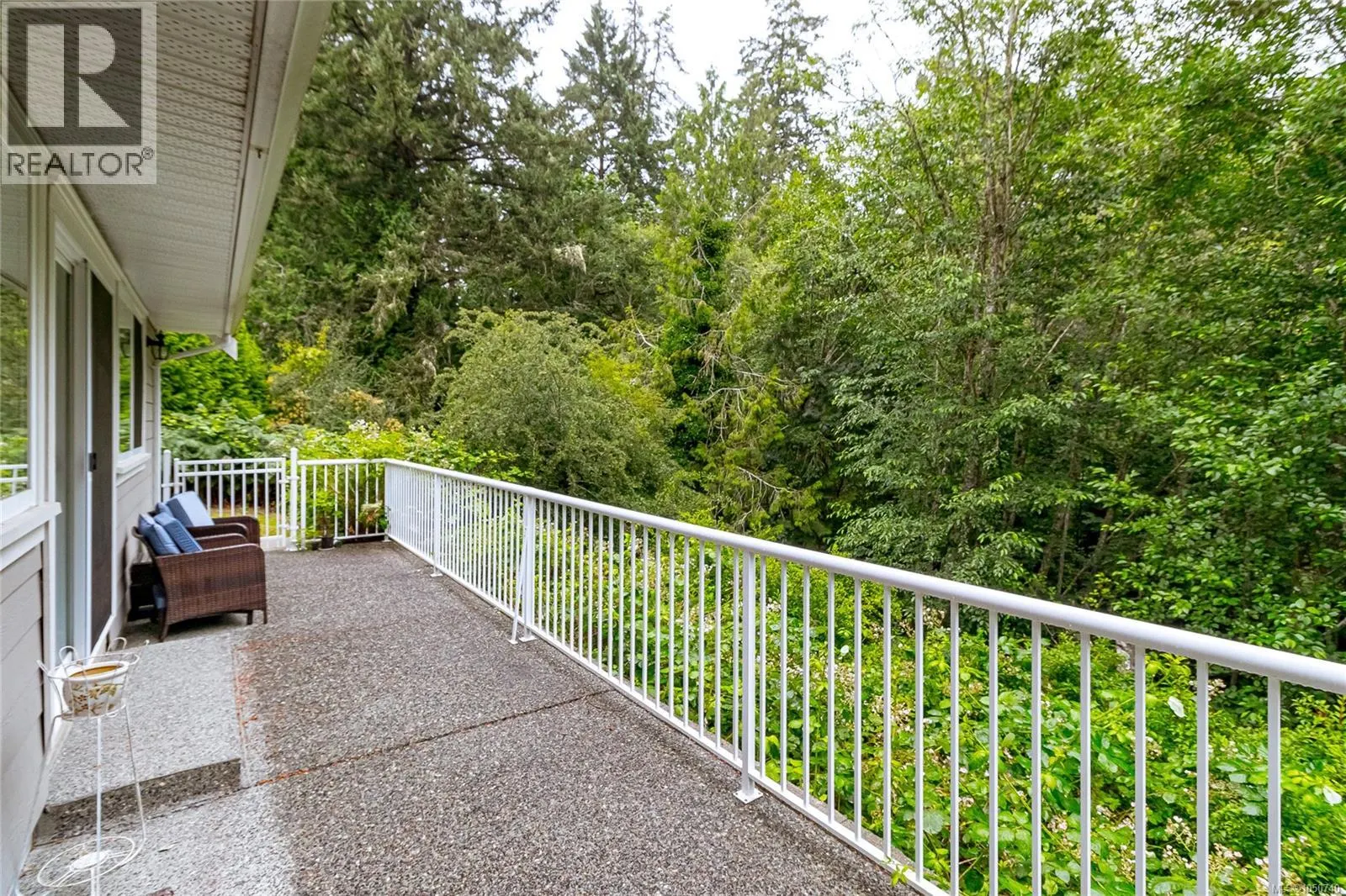 1927 Riverside Dr