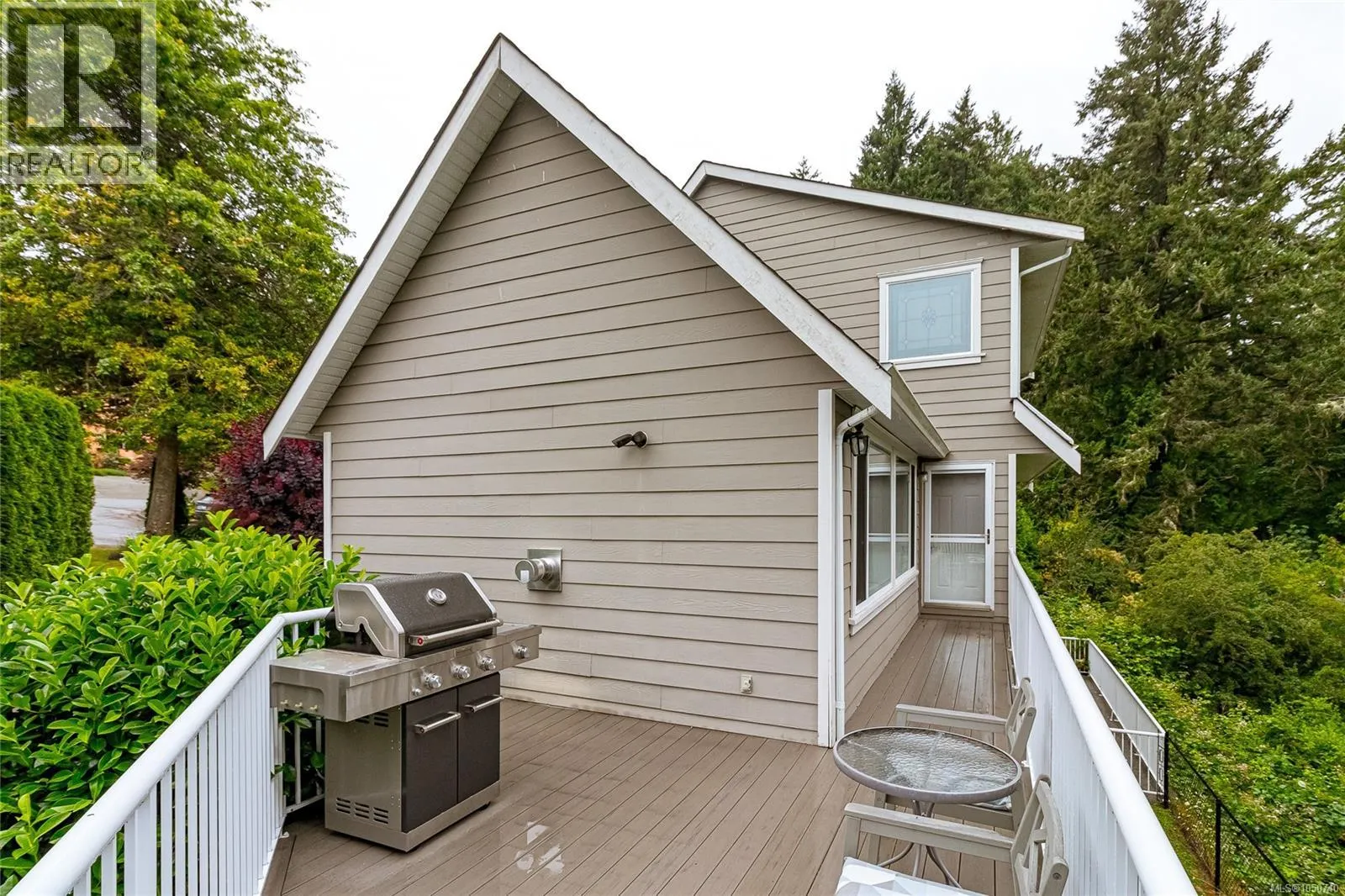 1927 Riverside Dr
