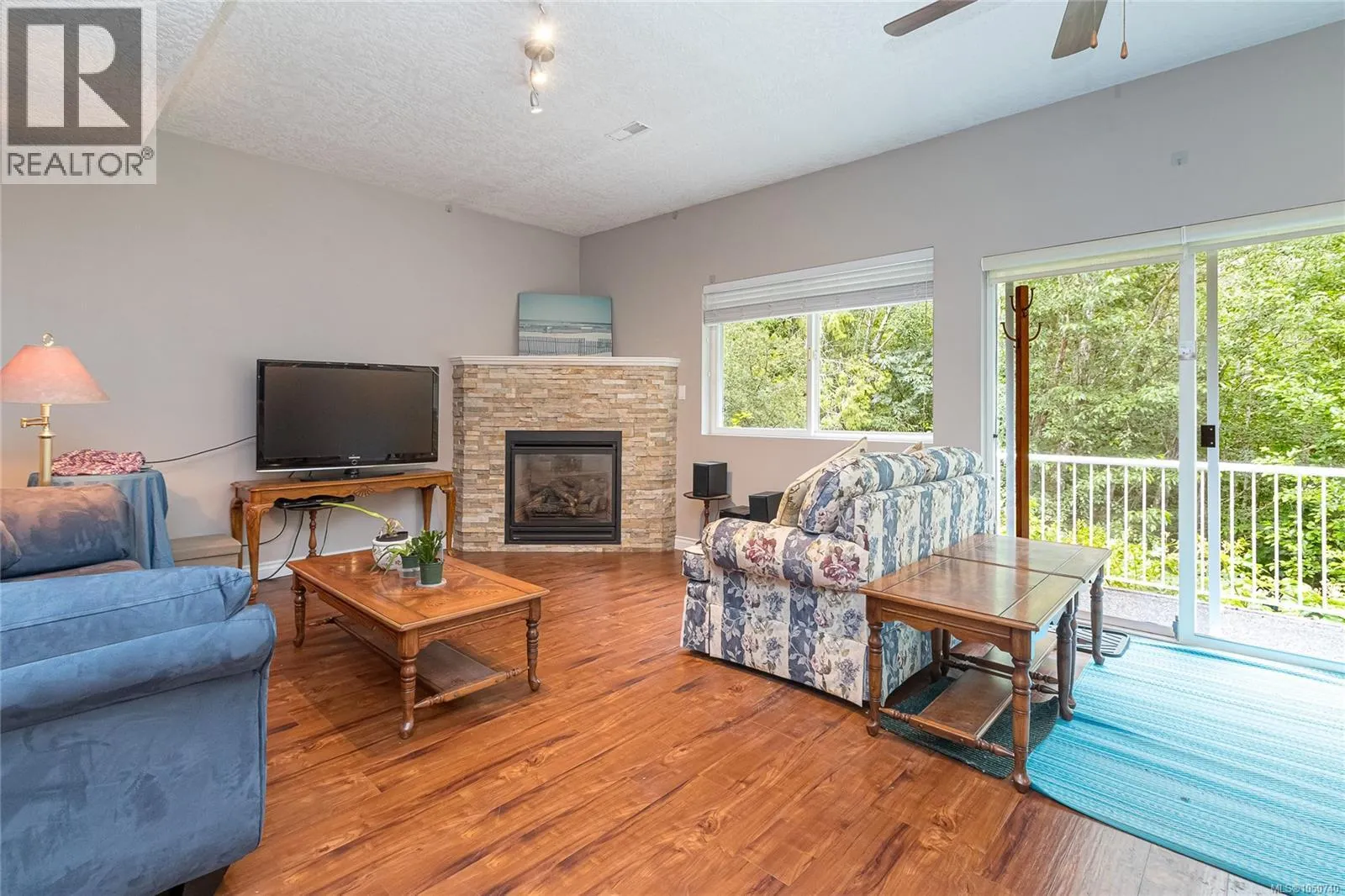 1927 Riverside Dr