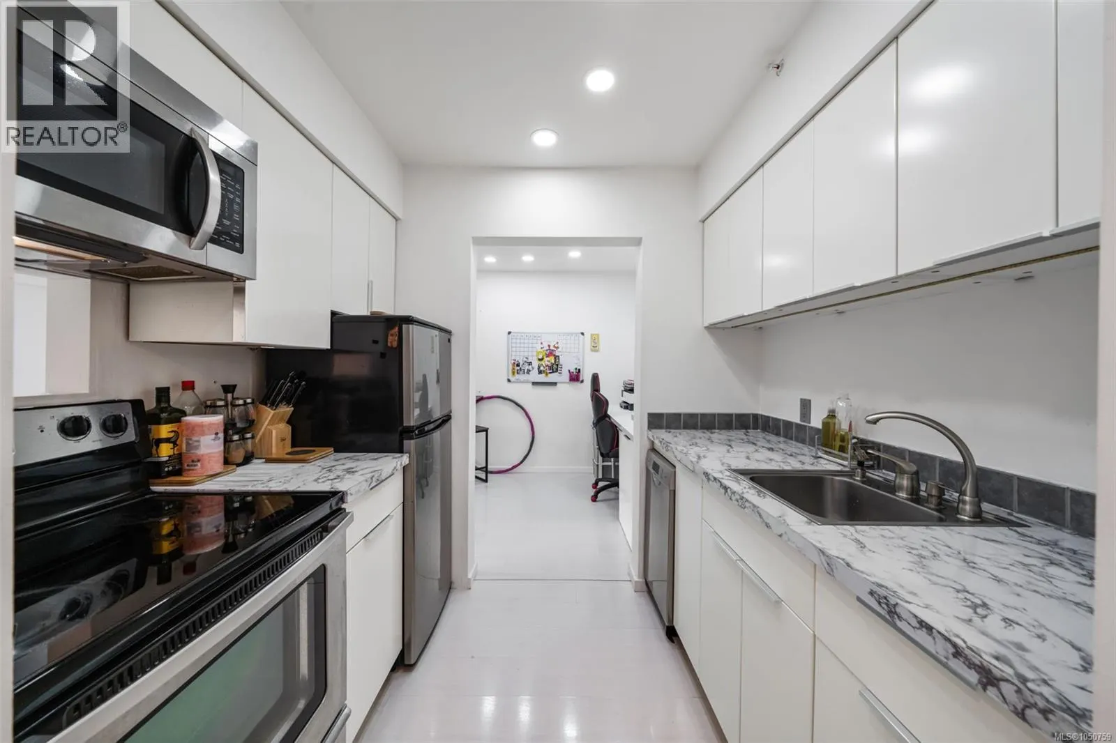 105 2757 Quadra St