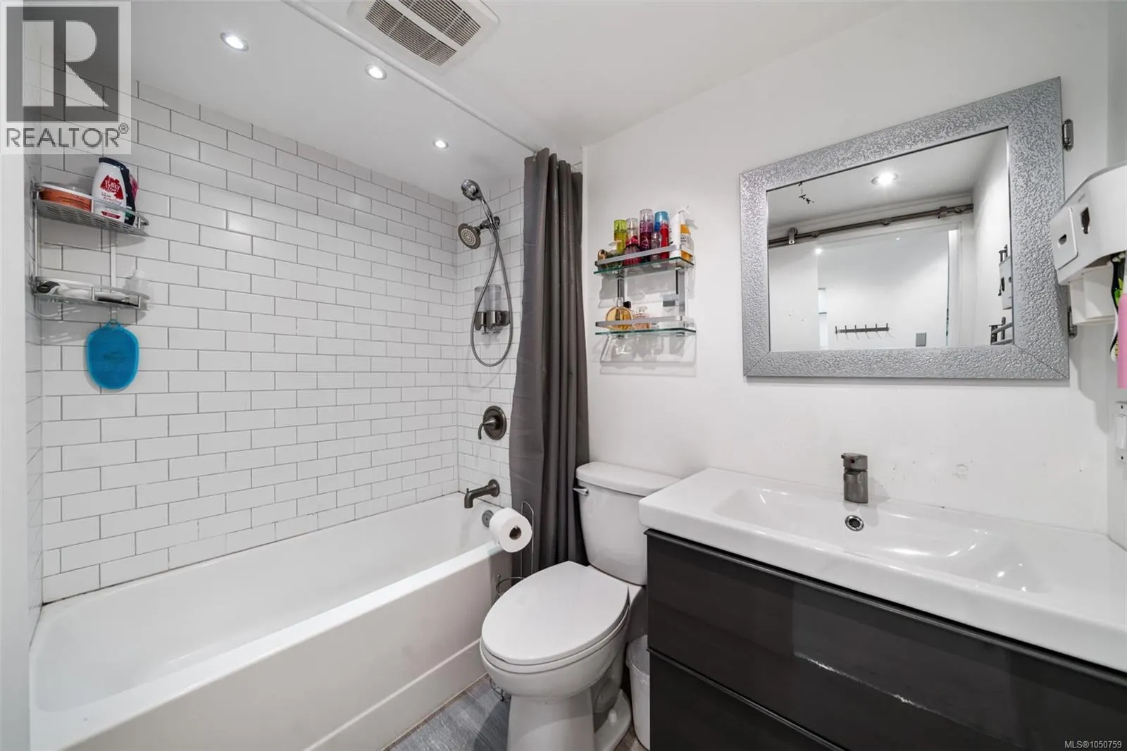 105 2757 Quadra St