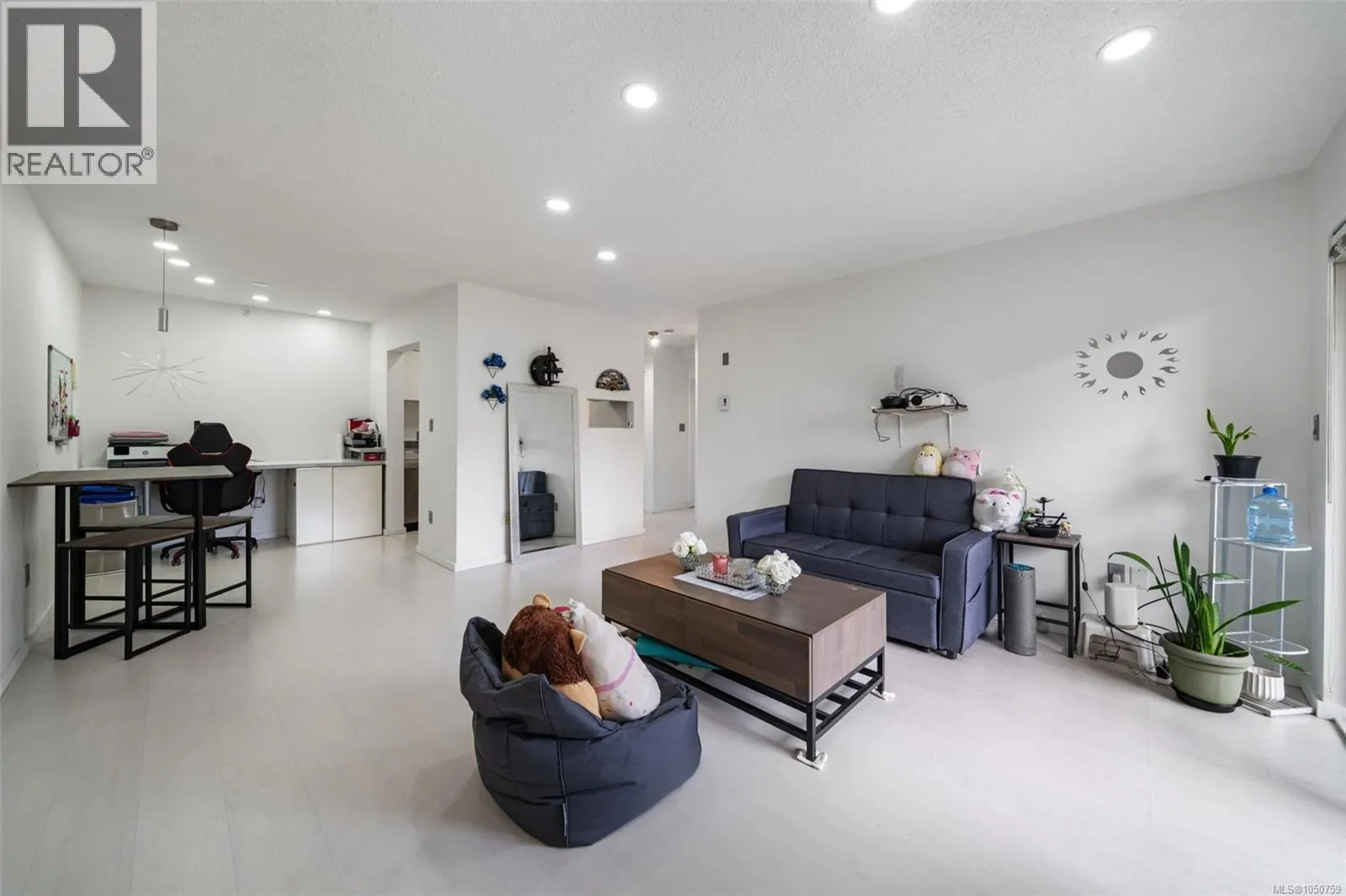 105 2757 Quadra St