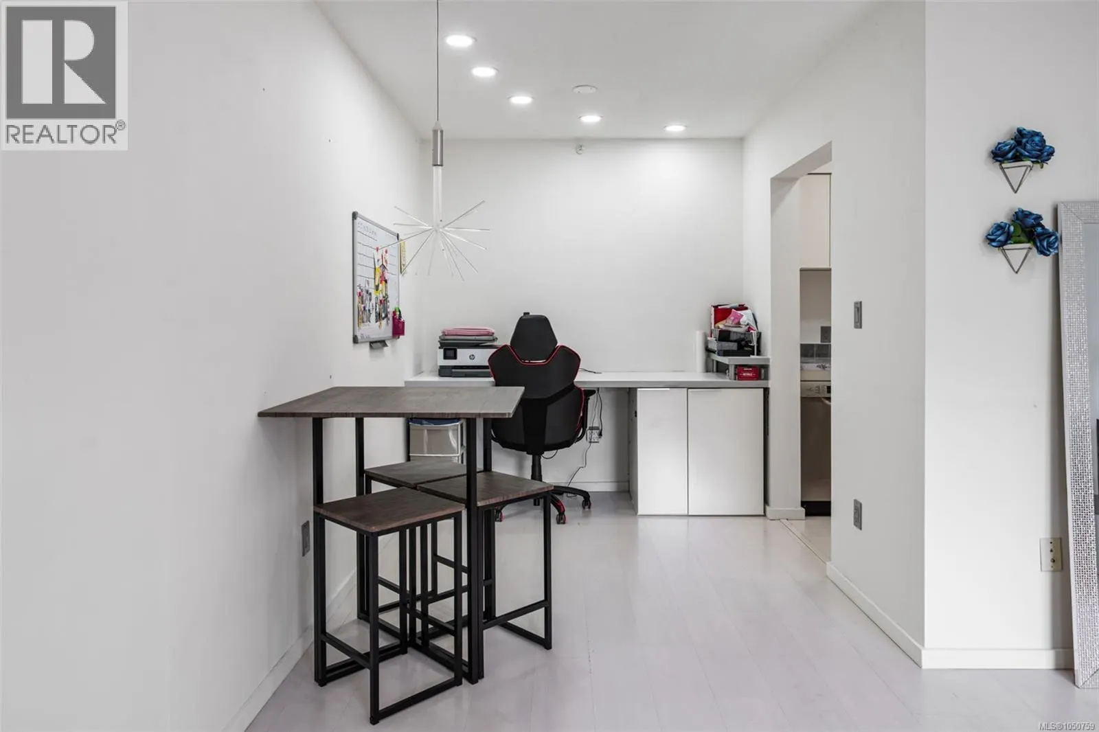 105 2757 Quadra St