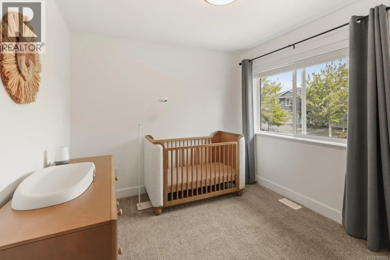 595 Sarum Rise Way