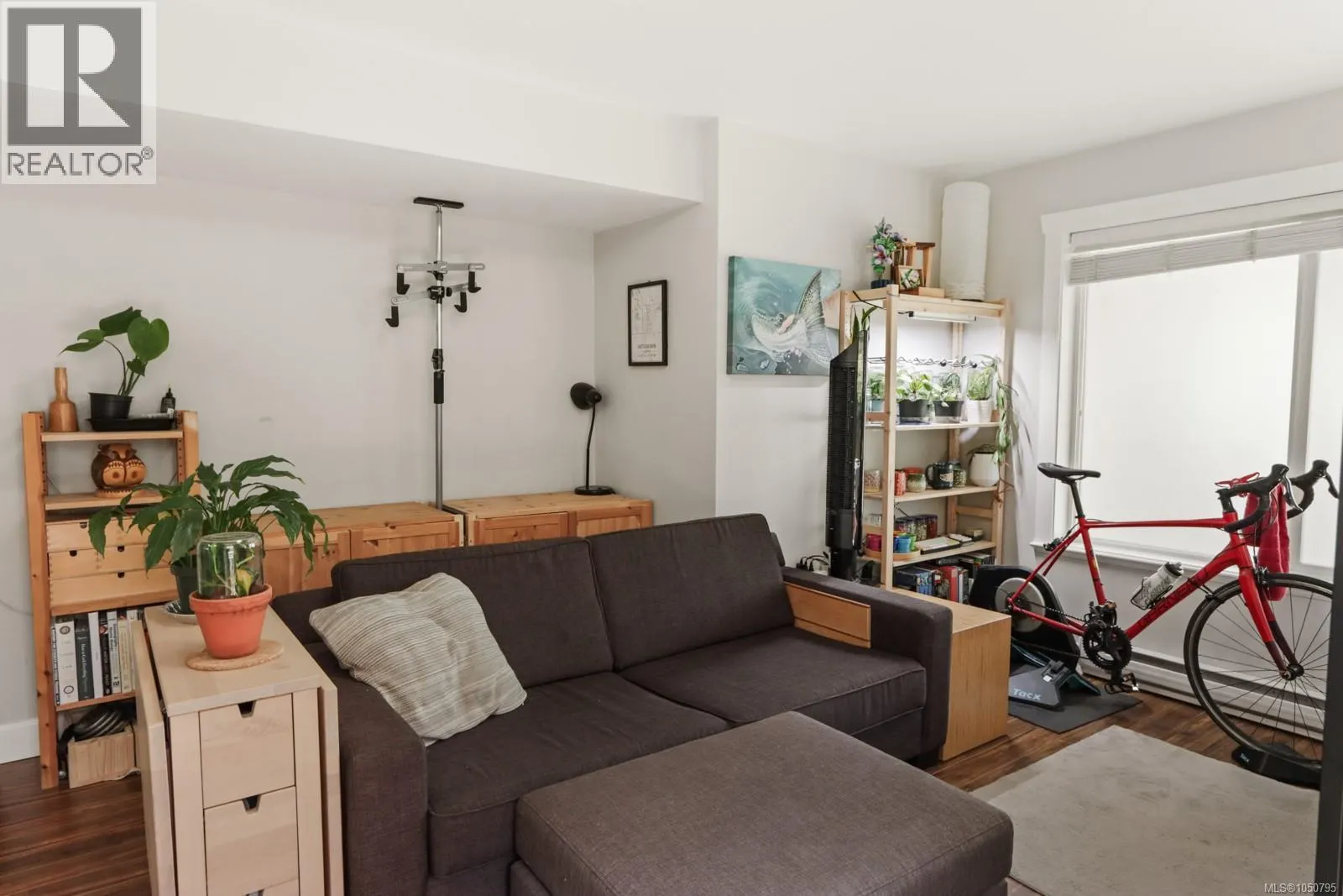 595 Sarum Rise Way