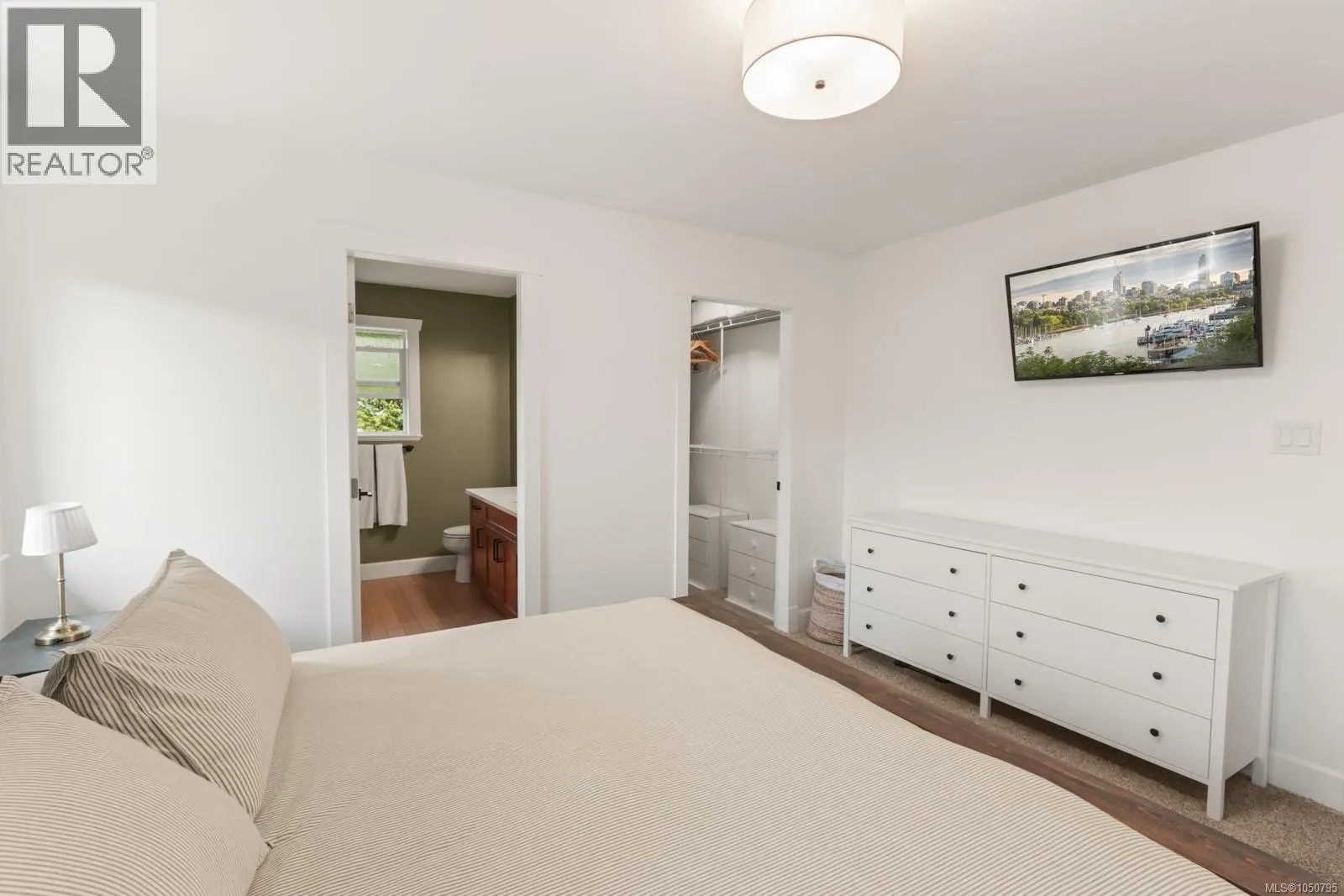 595 Sarum Rise Way