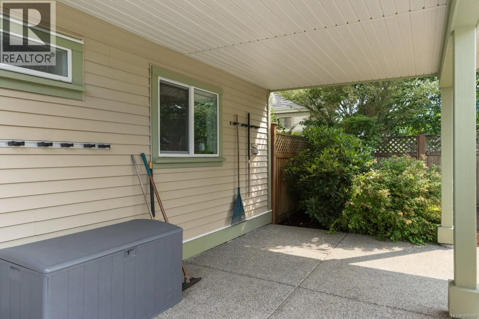 595 Sarum Rise Way