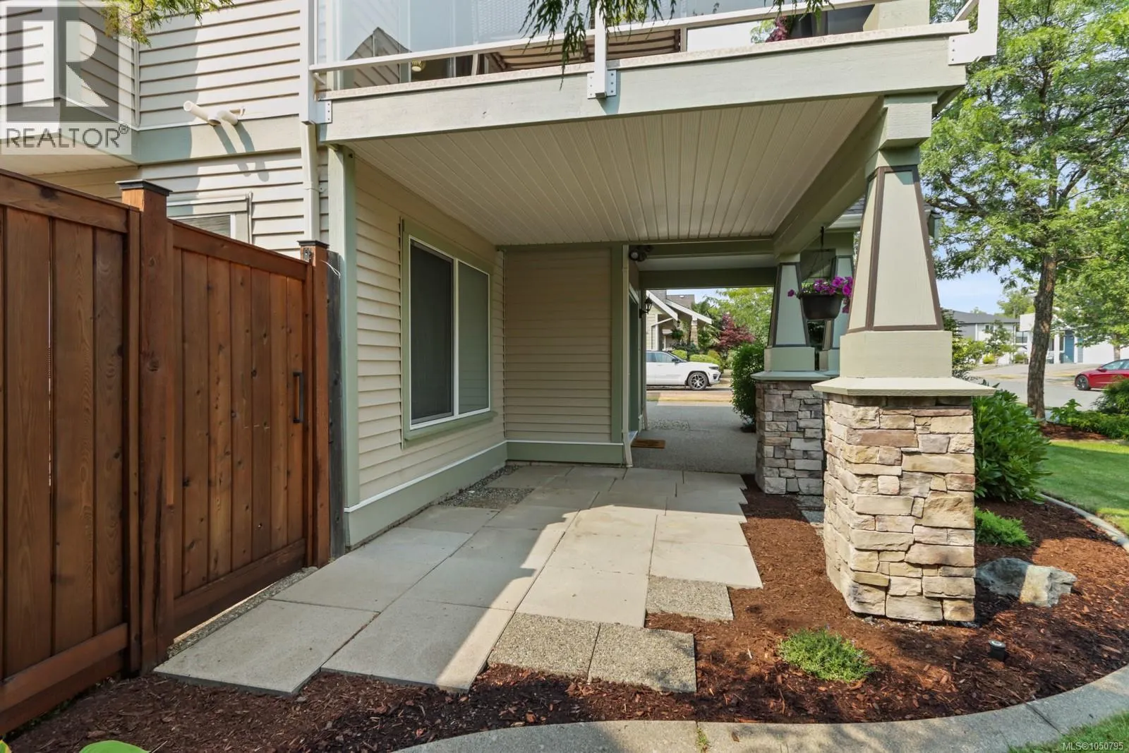 595 Sarum Rise Way