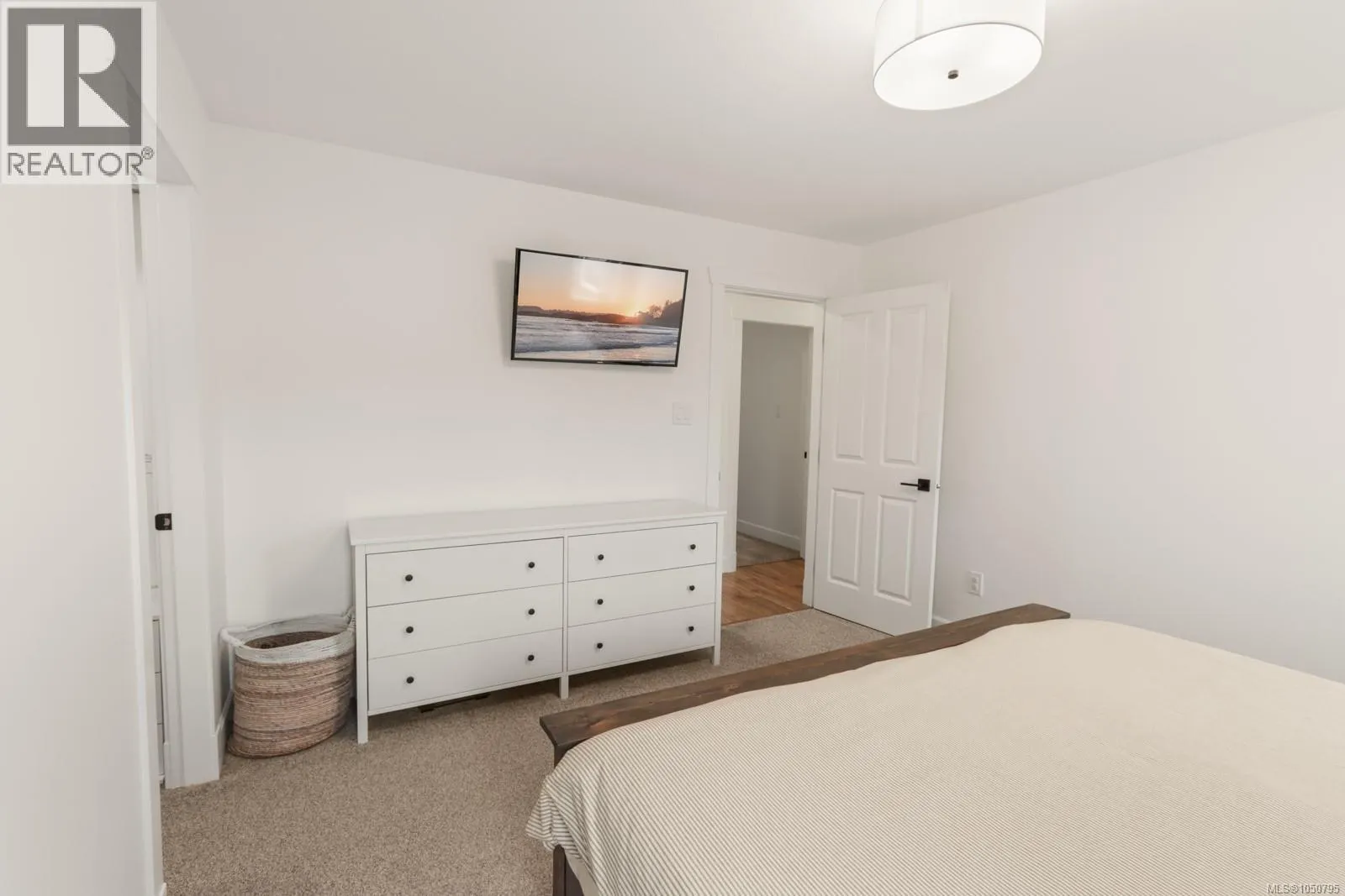 595 Sarum Rise Way