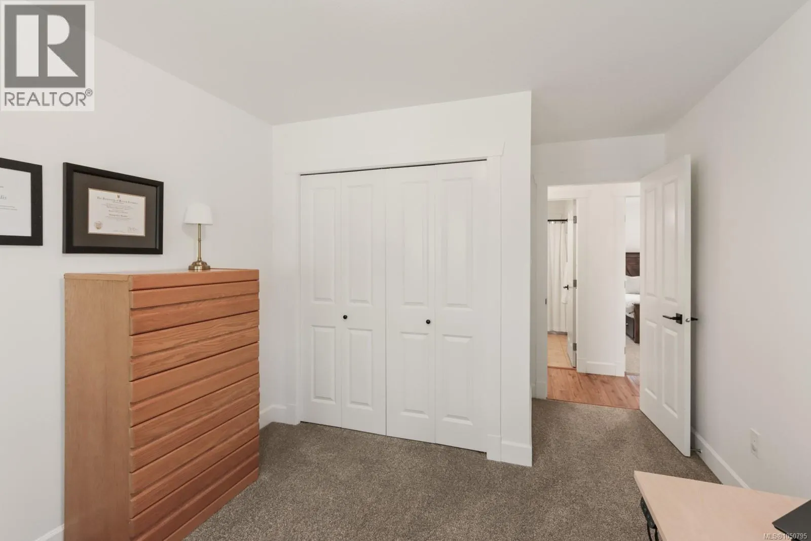 595 Sarum Rise Way
