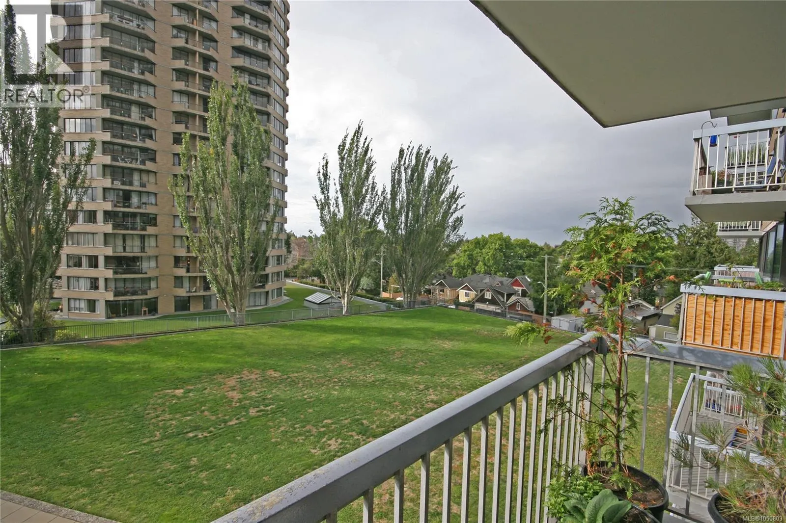 408 647 Michigan St