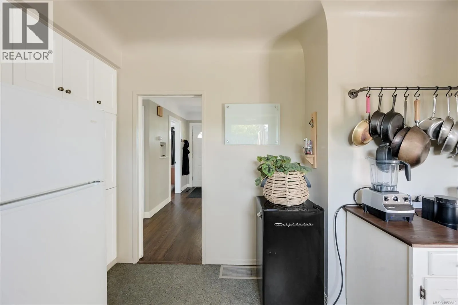3221 Service St