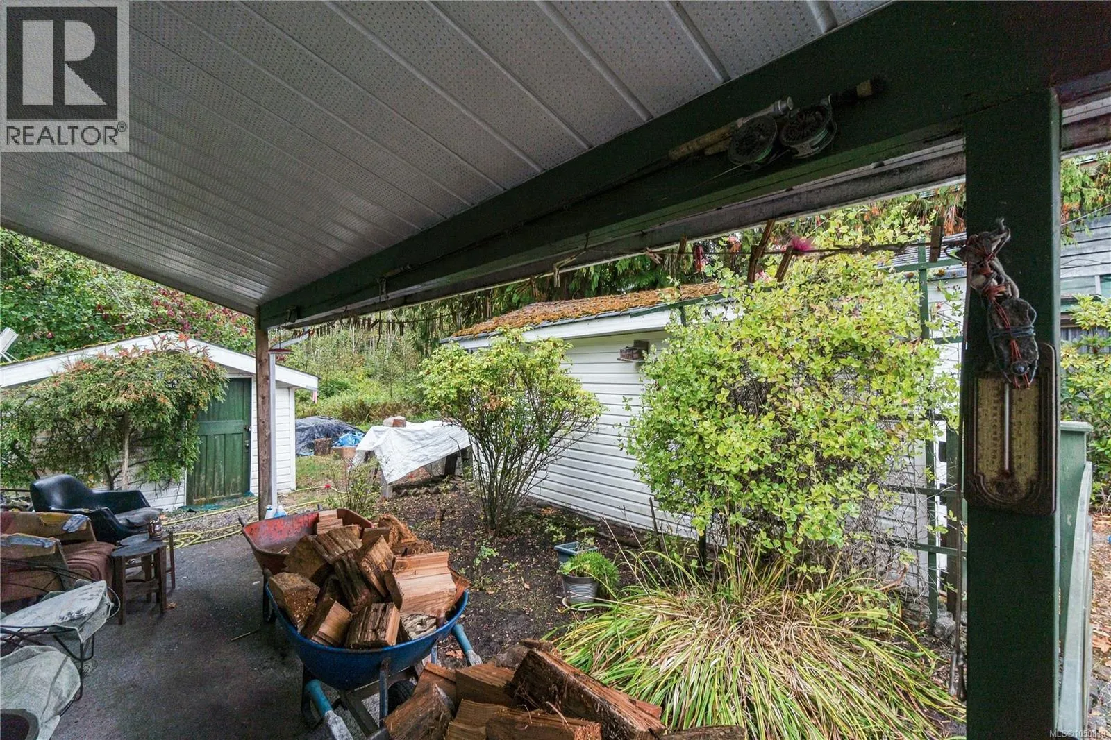 6110 Island Hwy W