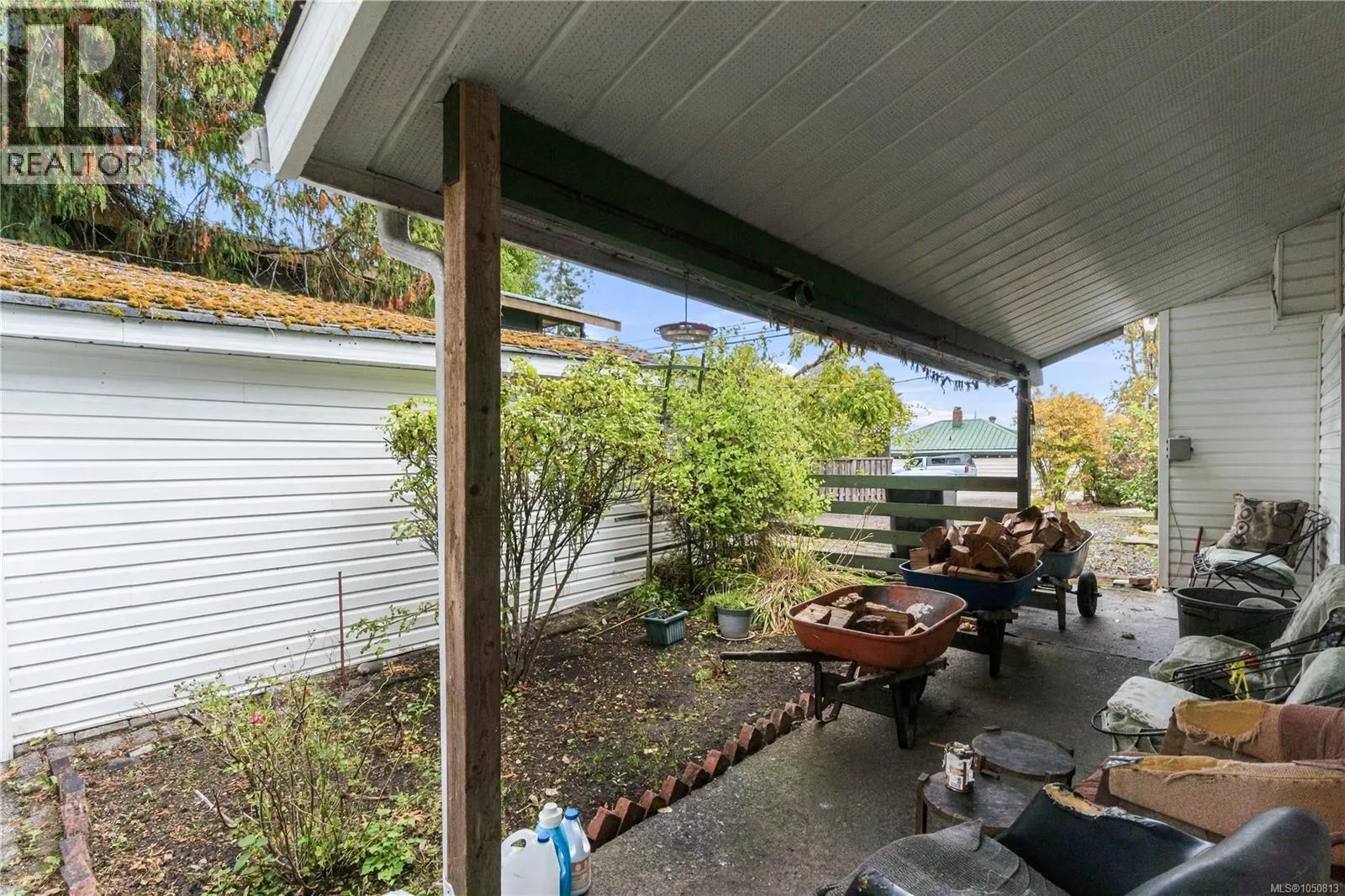 6110 Island Hwy W