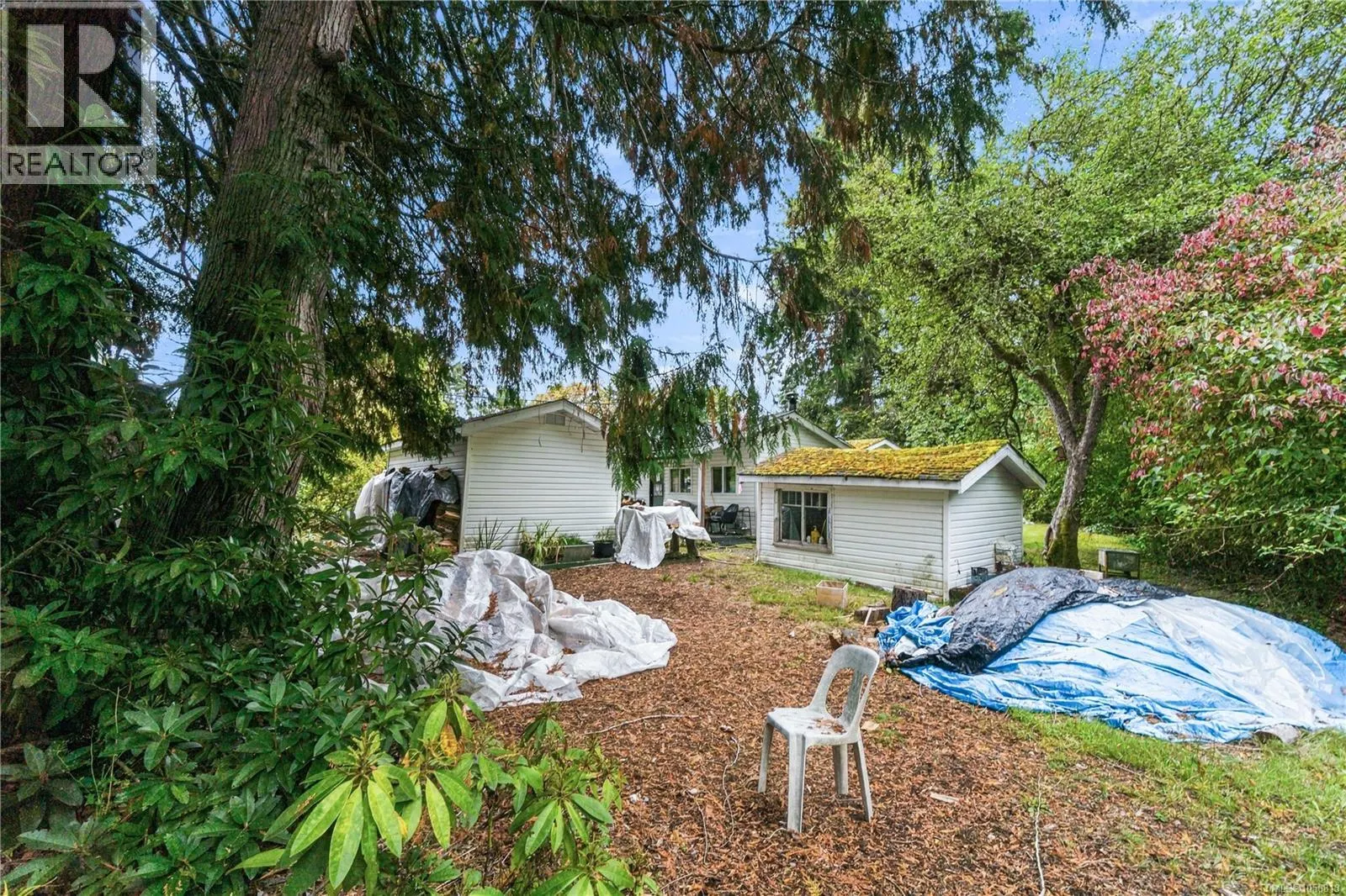 6110 Island Hwy W