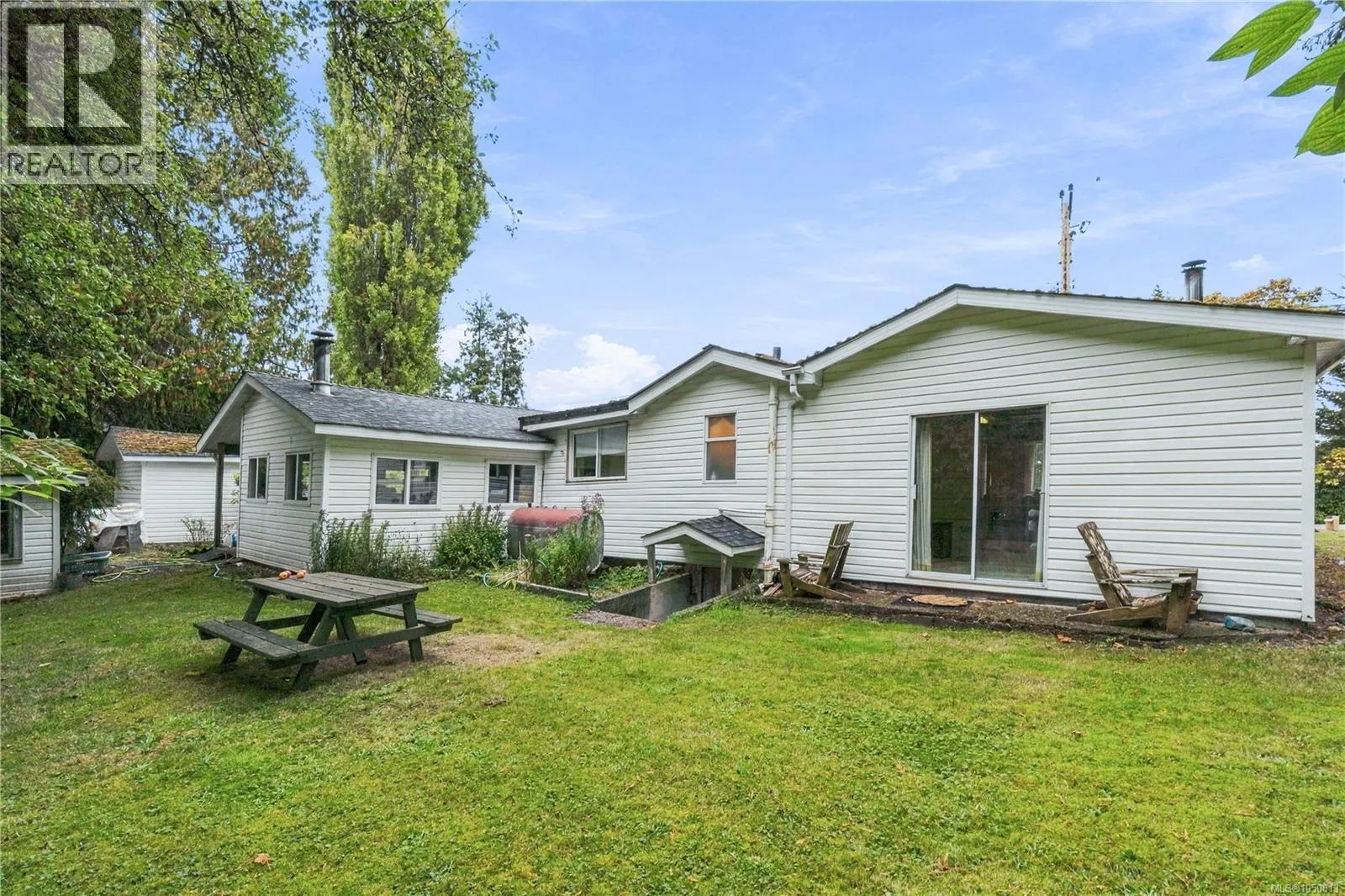 6110 Island Hwy W