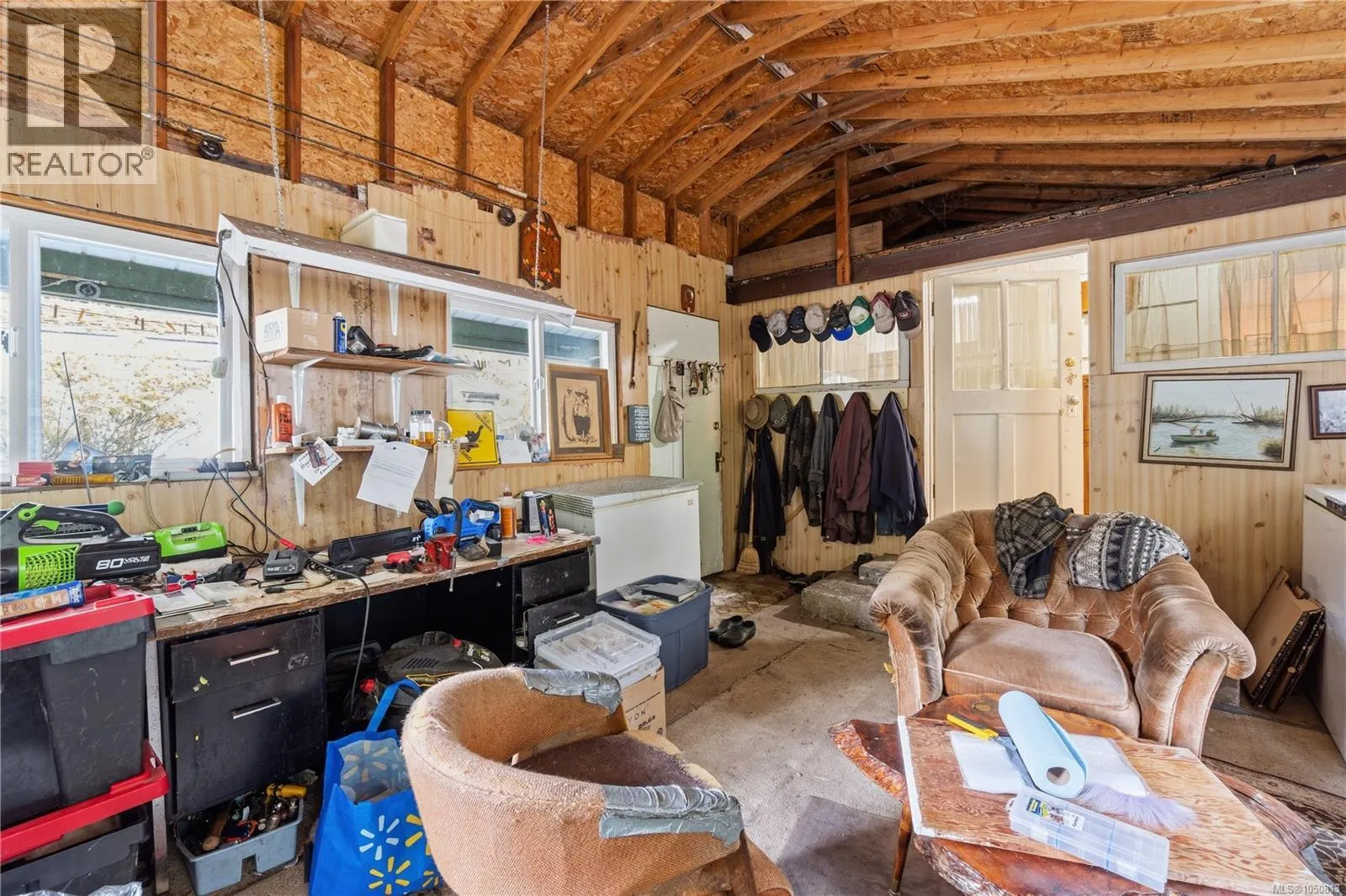 6110 Island Hwy W