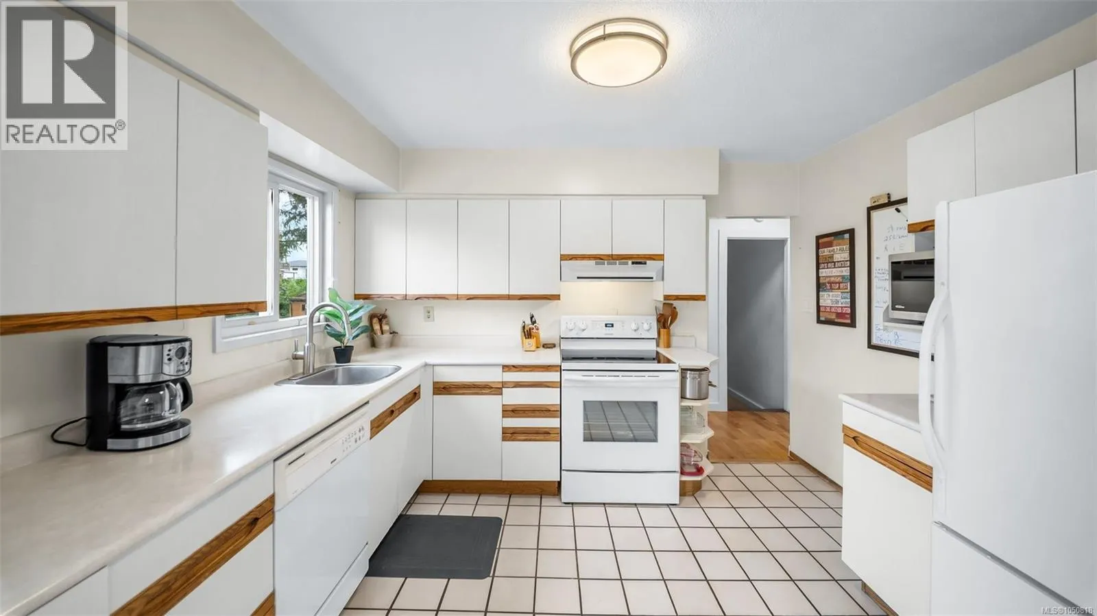 558 Kenneth St