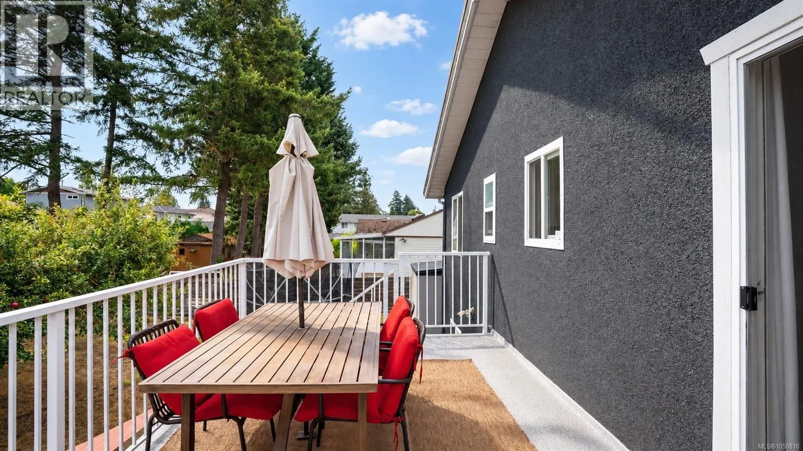 558 Kenneth St
