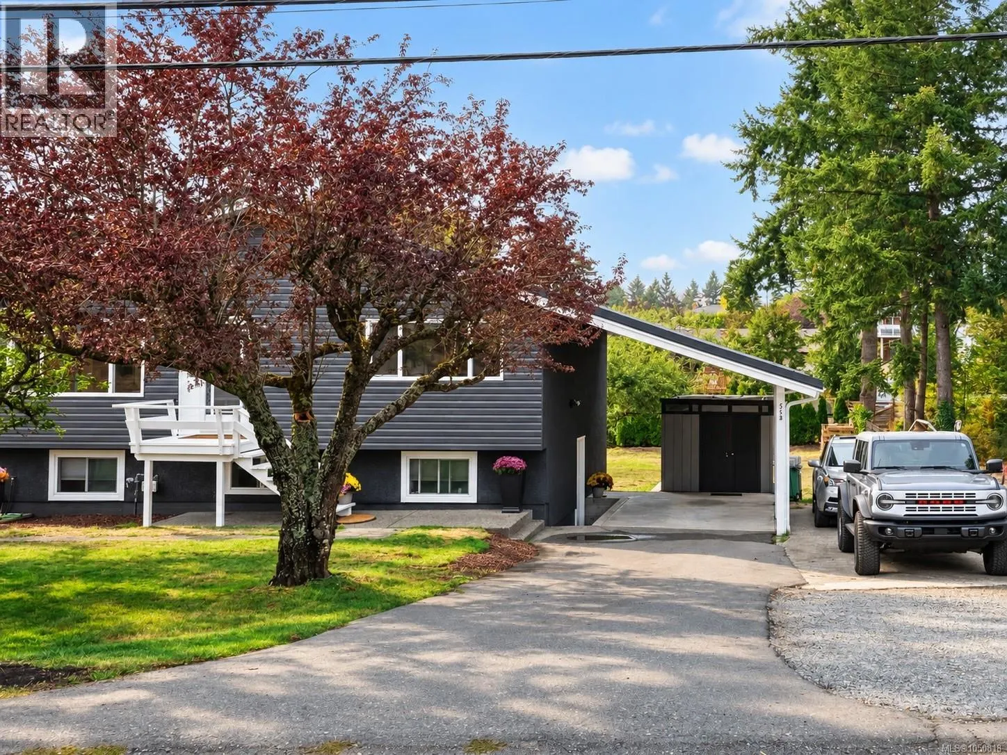 558 Kenneth St