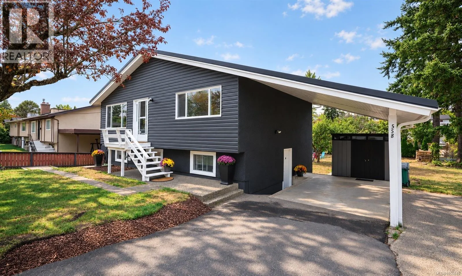 558 Kenneth St