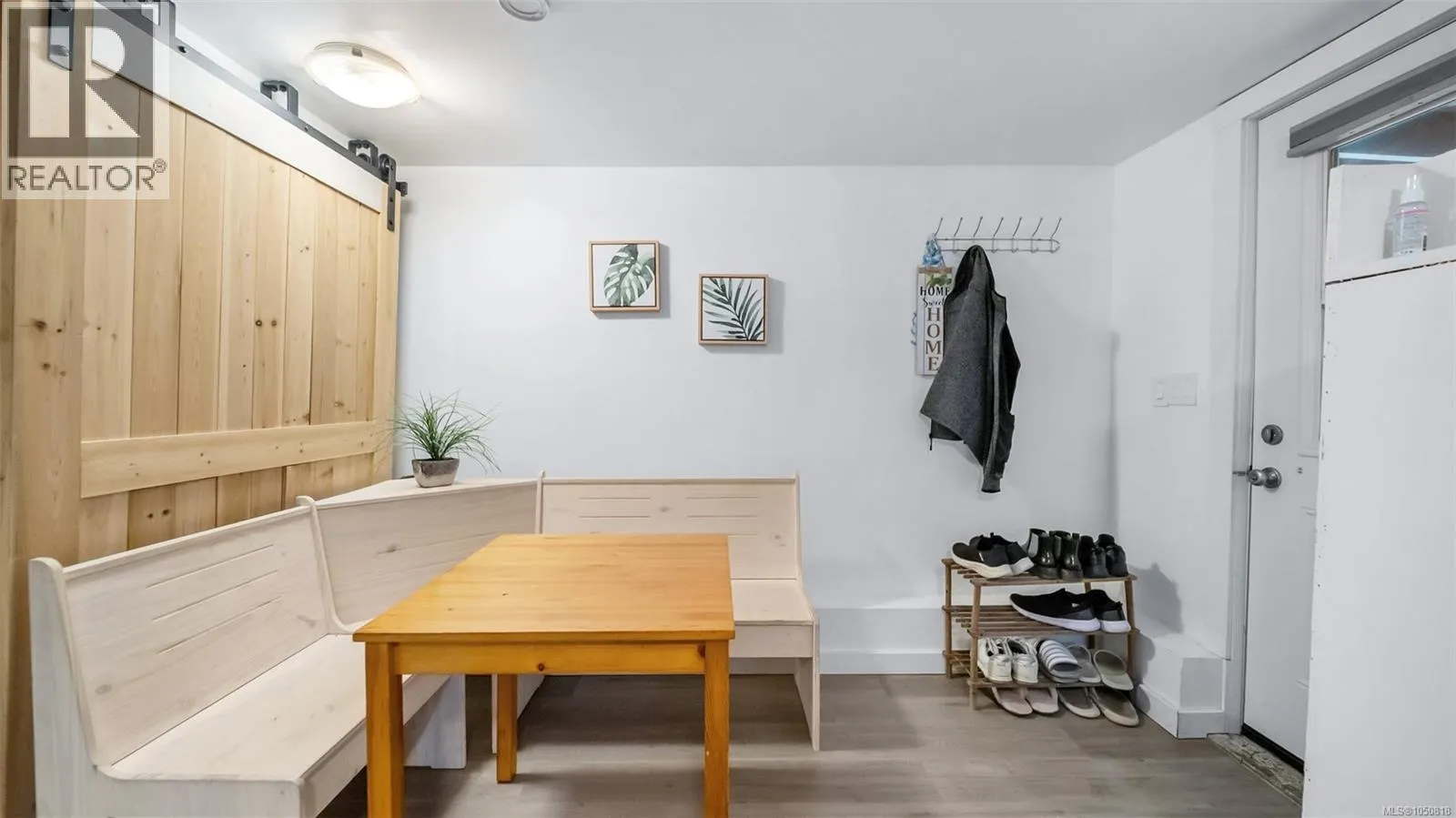558 Kenneth St