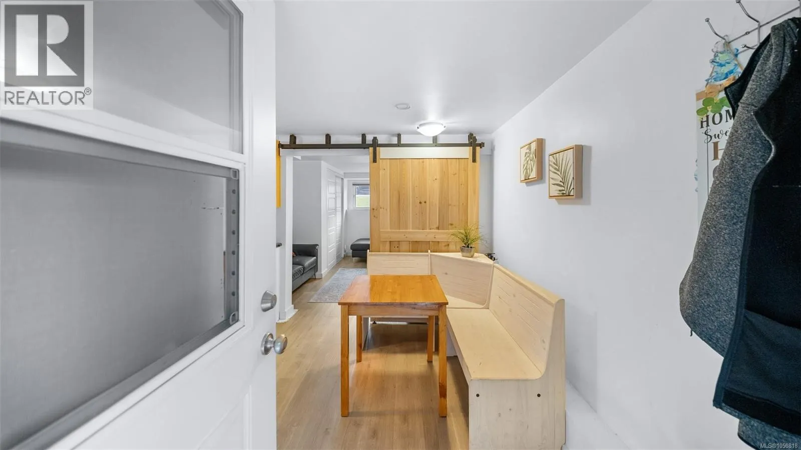 558 Kenneth St