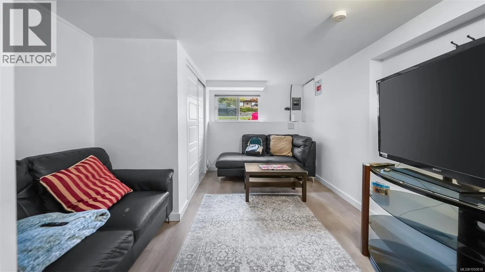 558 Kenneth St