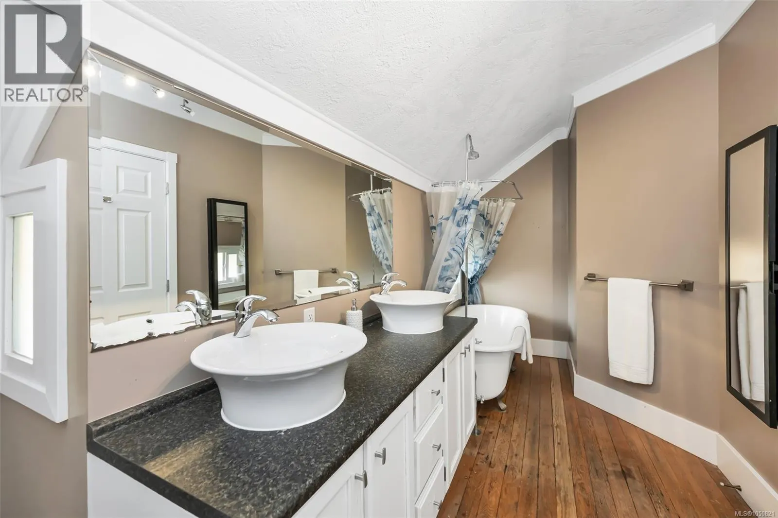 1622 Camosun St