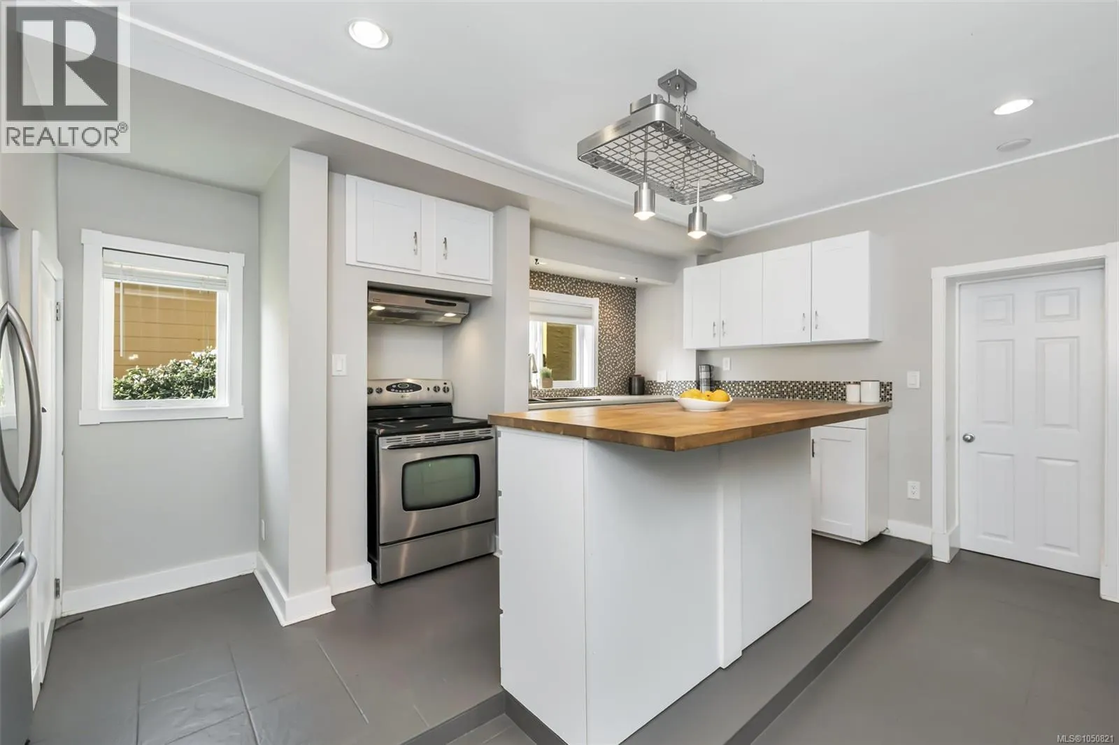 1622 Camosun St