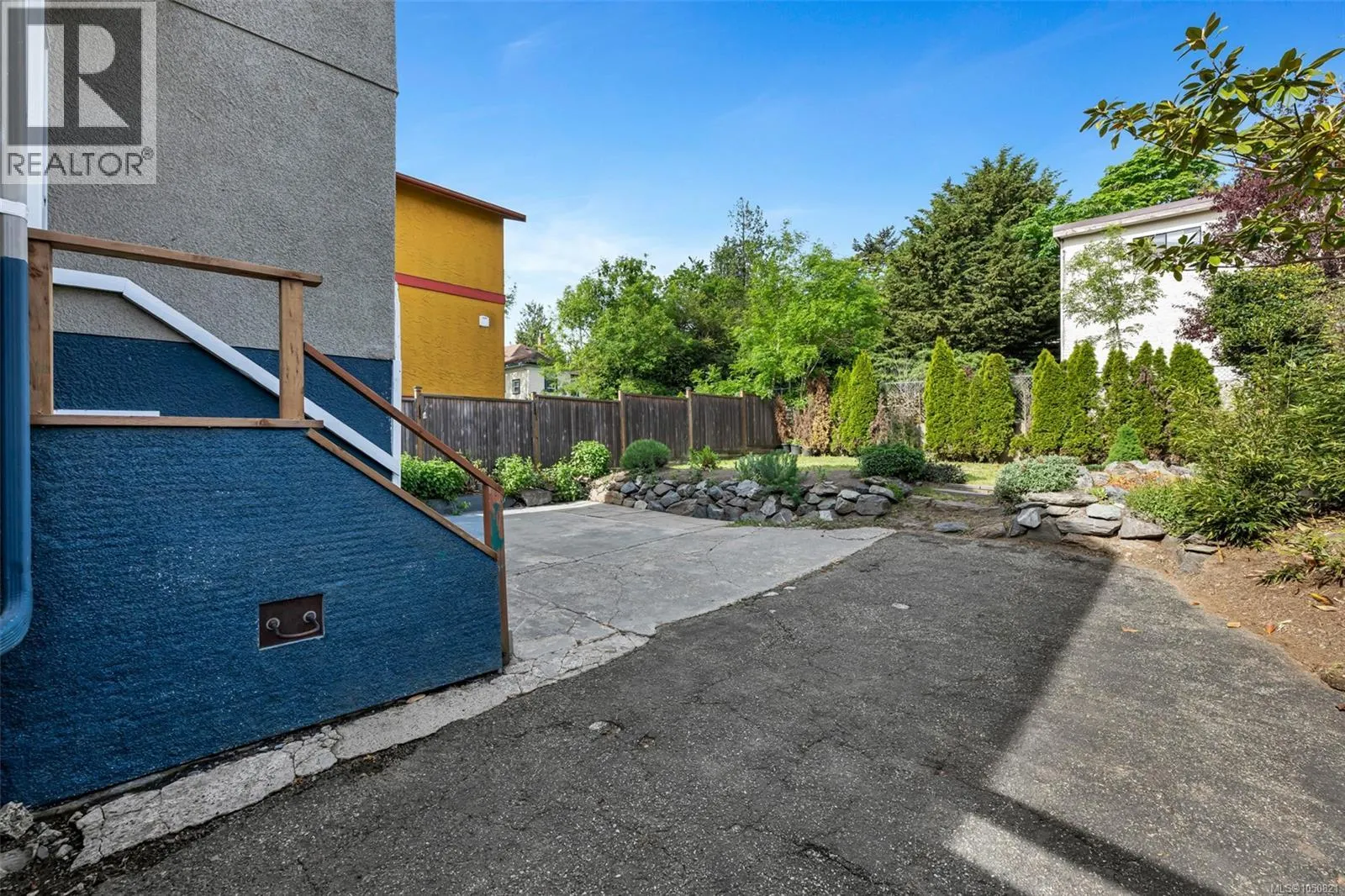 1622 Camosun St