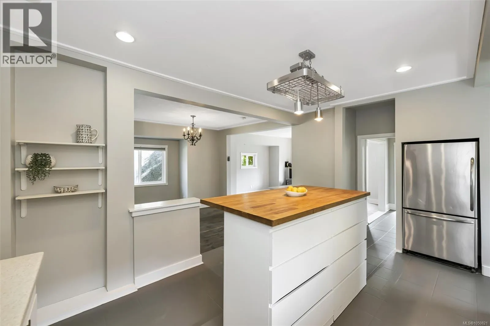 1622 Camosun St