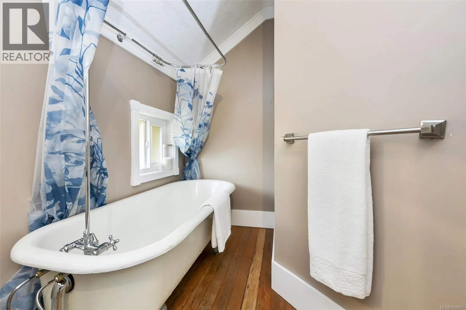1622 Camosun St