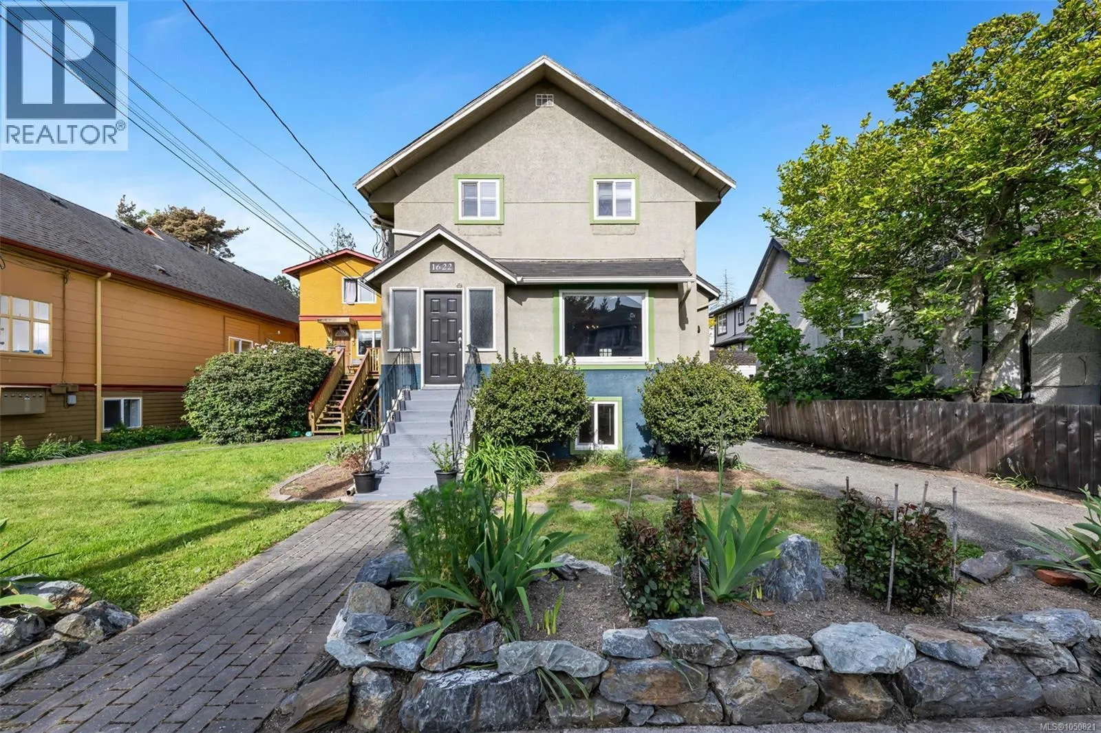 1622 Camosun St