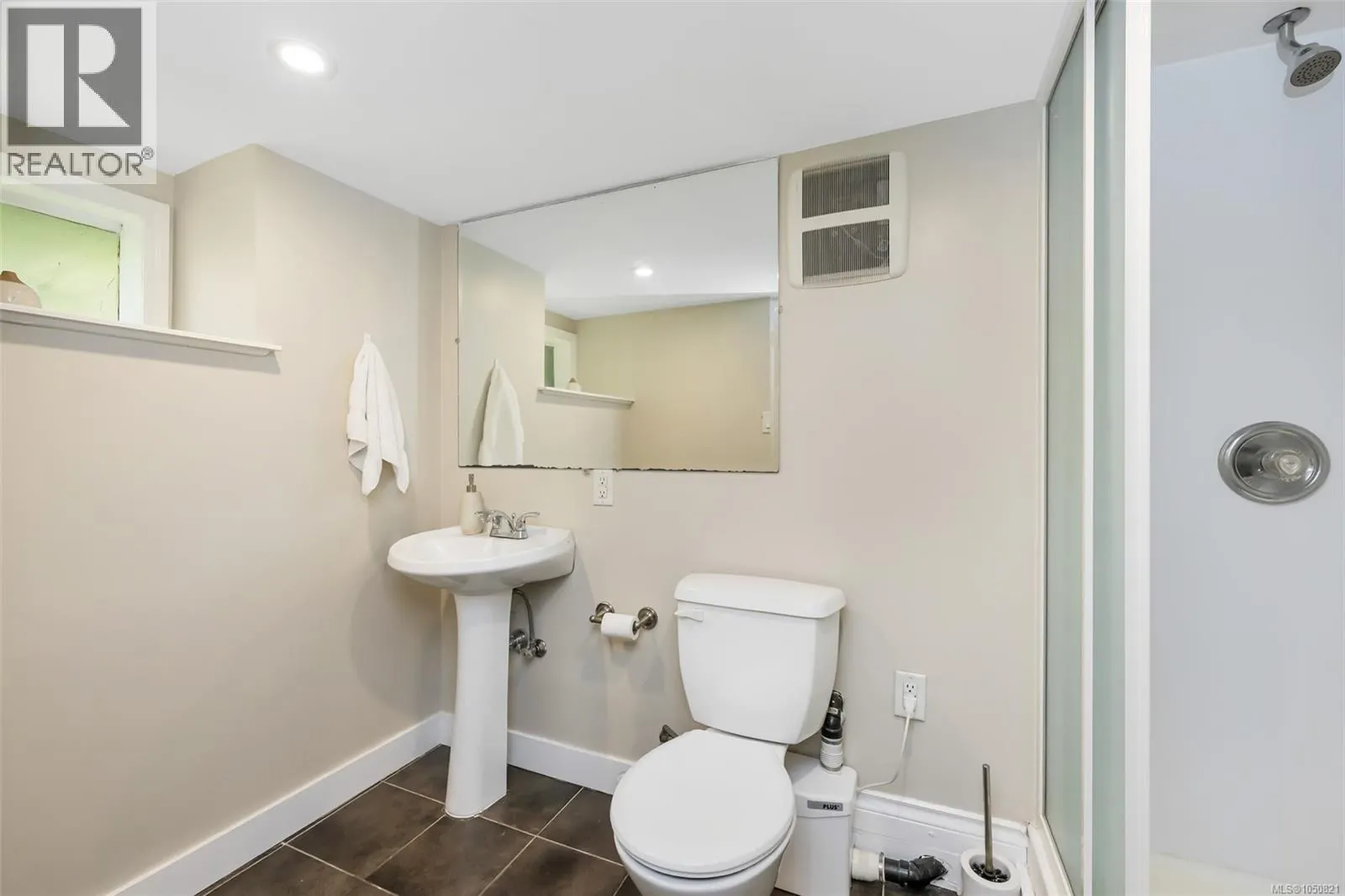 1622 Camosun St