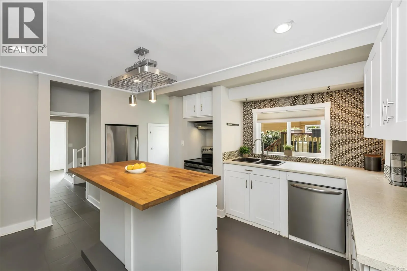 1622 Camosun St