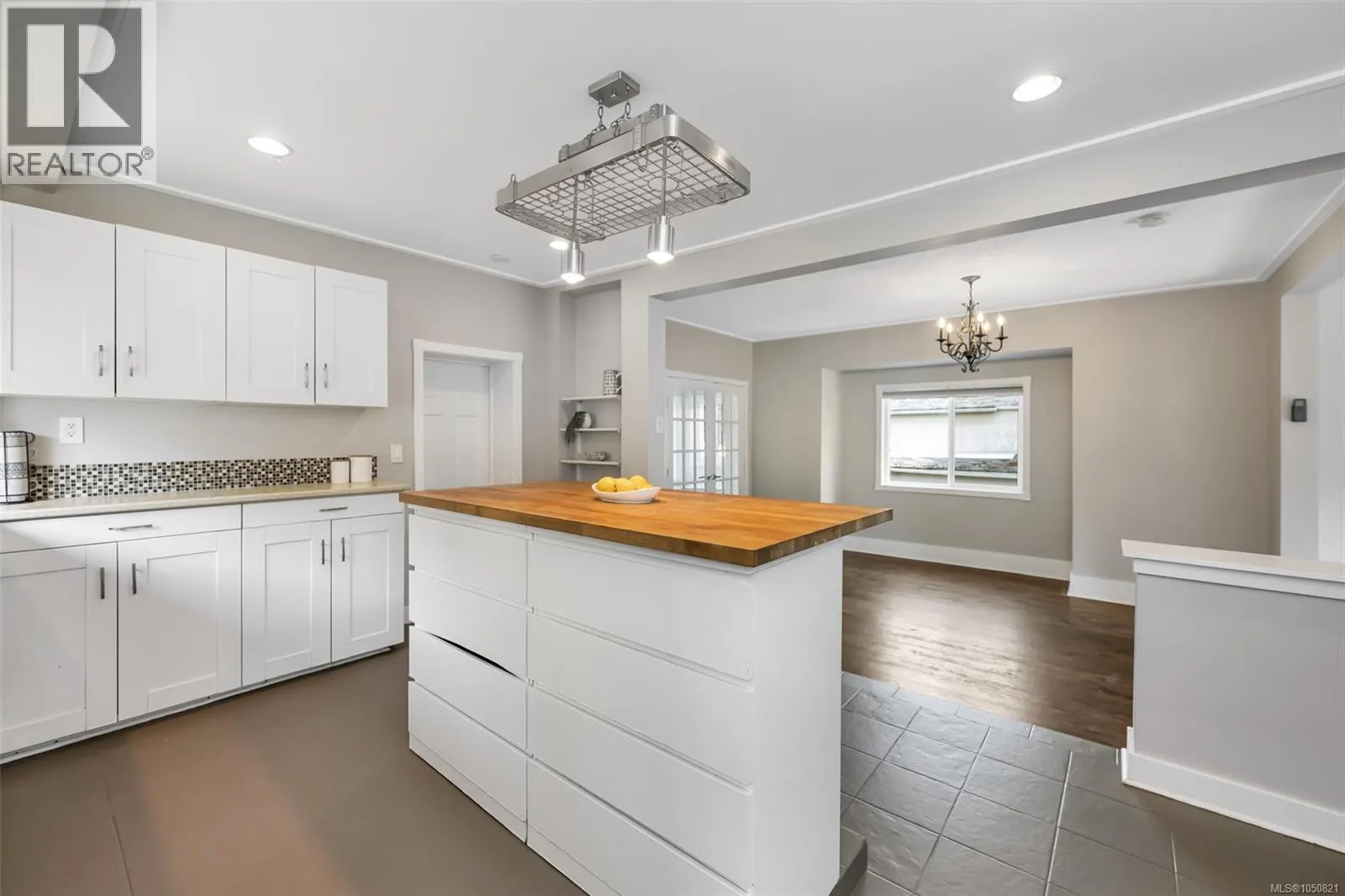 1622 Camosun St