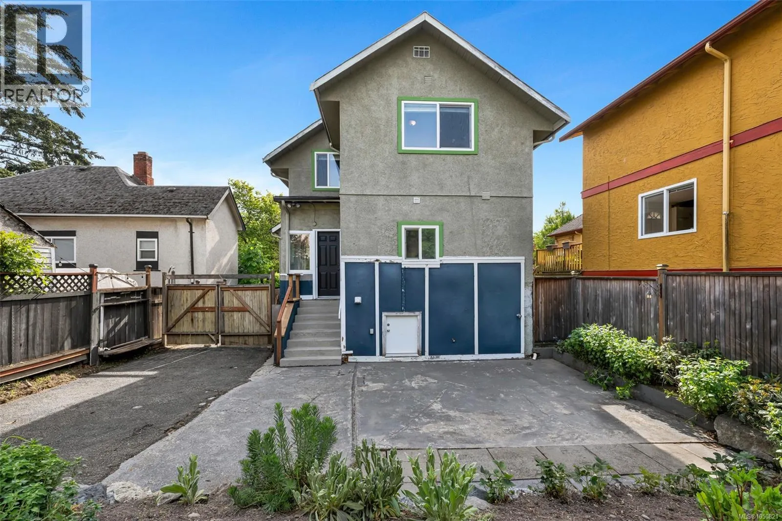 1622 Camosun St