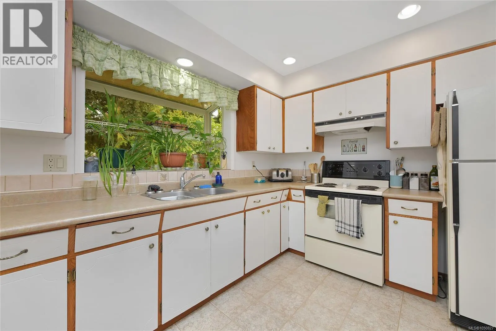 3058 CAROLA Pl
